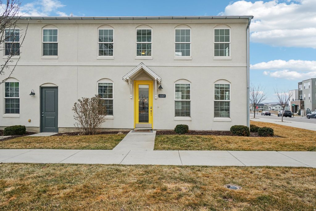 Photo of 5387 W BOWSTRING WAY, South Jordan, UT 84009 (MLS # 2137151)