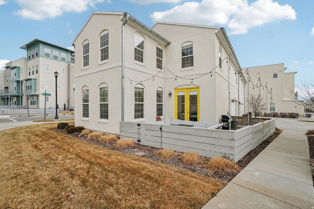 Photo of 5387 W BOWSTRING WAY, South Jordan, UT 84009 (MLS # 2137151)