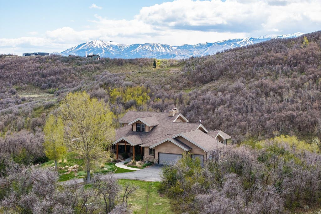 Photo of 749 W TOLLGATE CANYON RD, Park City, UT 84098 (MLS # 2165501)