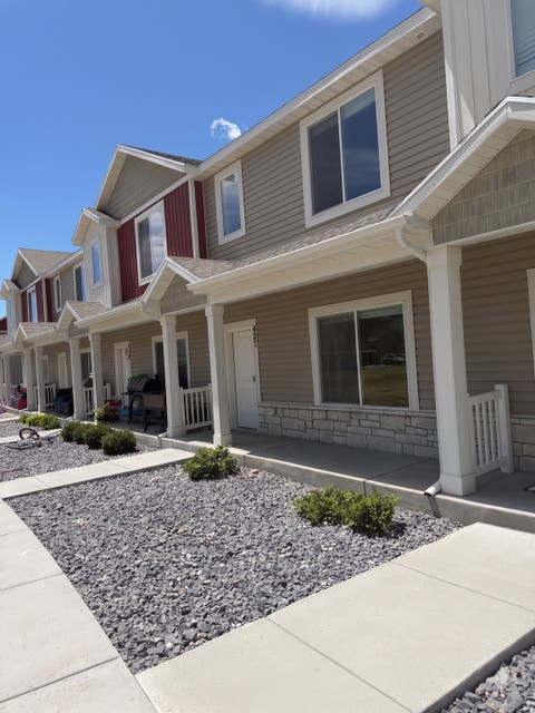 Townhouse For Sale - 427 S 1540<br/> Cache County, Hyrum, UT 84319