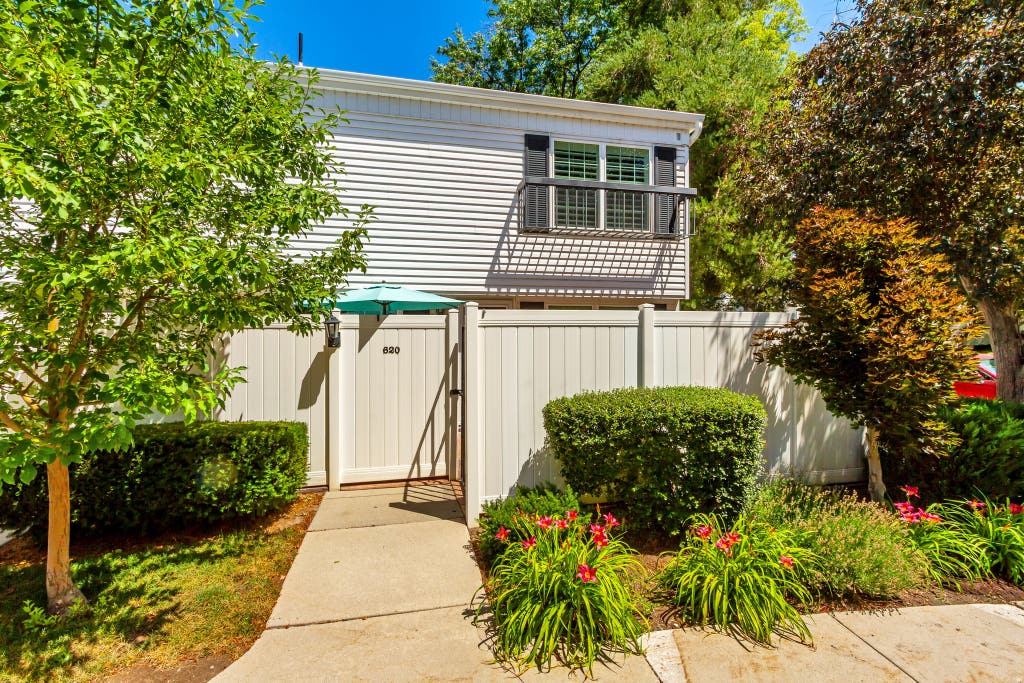 Photo of 620 E 3990 S, Salt Lake City, UT 84107 (MLS # 2170965)