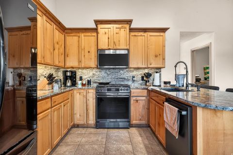 Tiny photo for 1269 E PINE VALLEY ST, Washington, UT 84780 (MLS # 2130853)