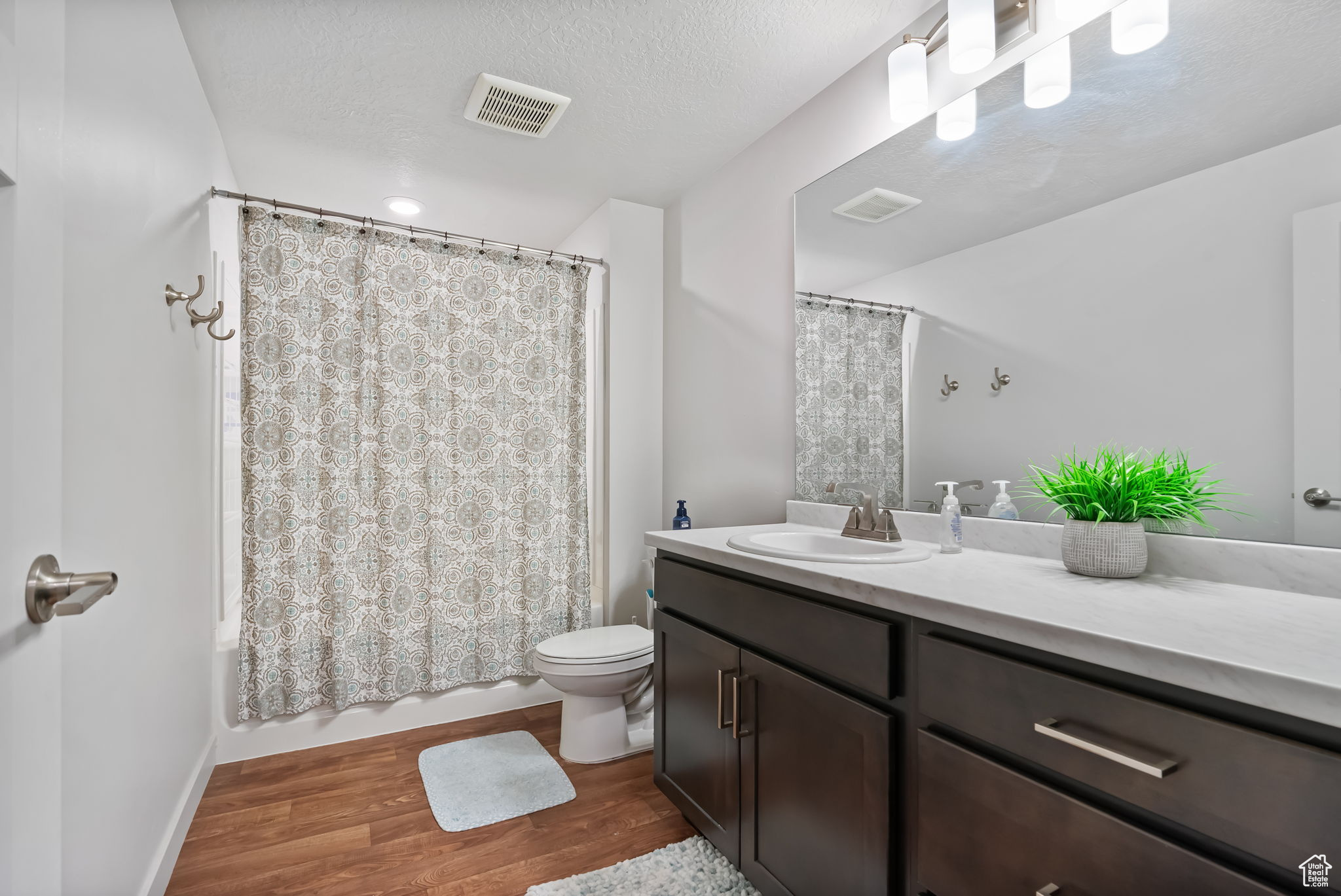 Saratoga Springs, Utah 84045, United States, 3 Bedrooms Bedrooms, ,3 BathroomsBathrooms,Residential,Active,182073