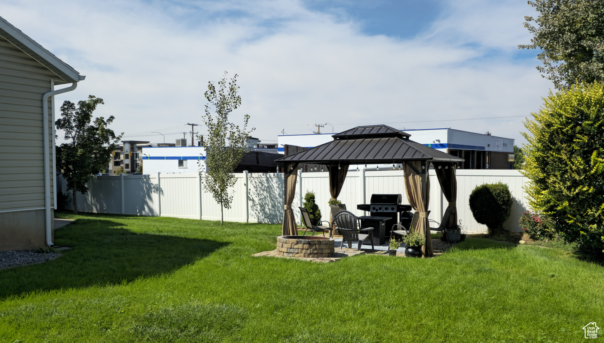 FALCON MEADOWS - Residential