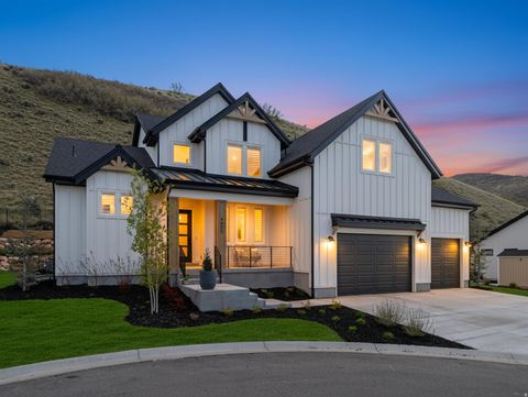 Photo of 4839 W STEP ROCK LN, Herriman, UT 84096 (MLS # 2151072)