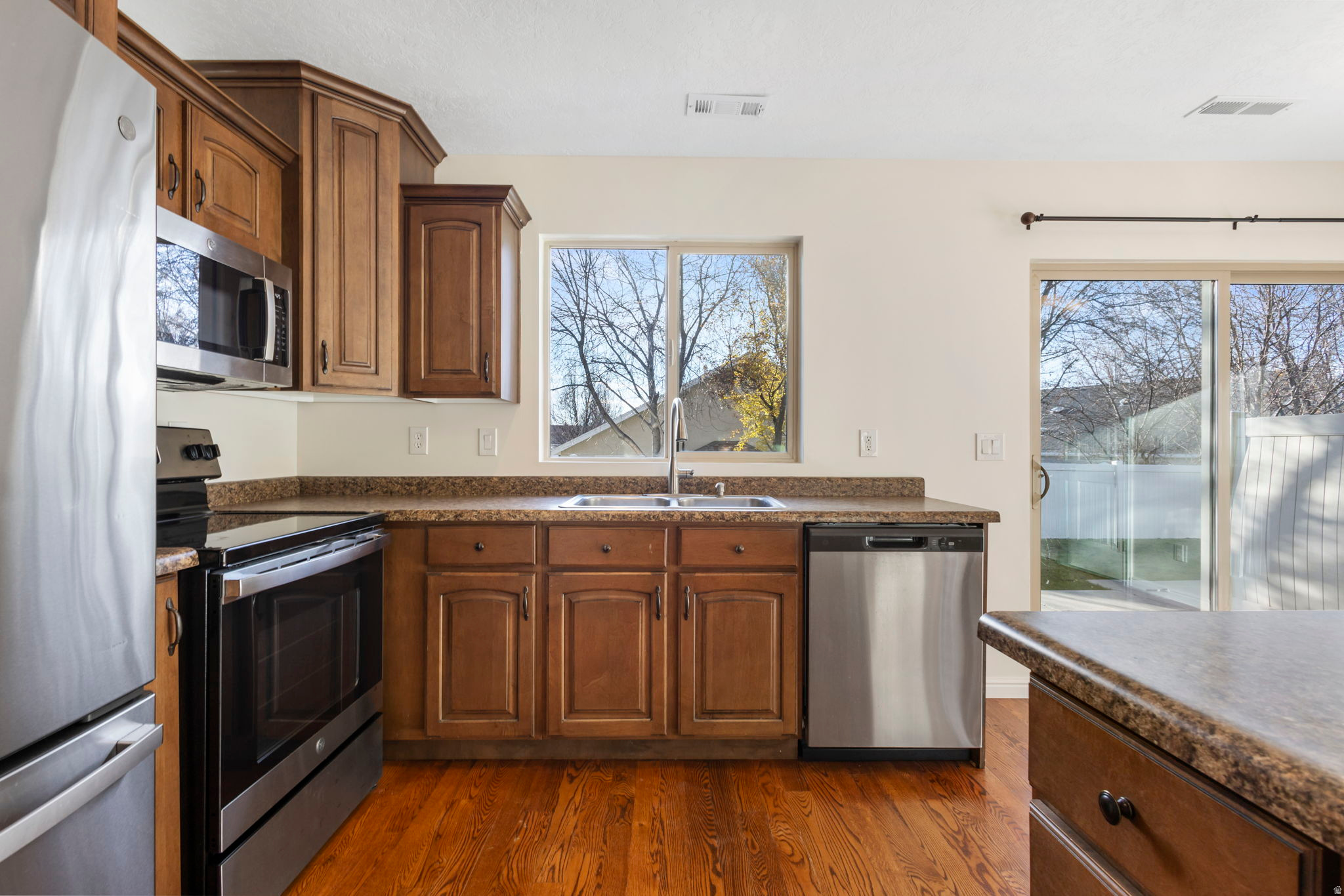 NEW TOWNE SQUARE - Residential