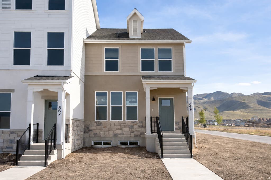 Photo of 921 W HALVORSEN PKWY #221, Saratoga Springs, UT 84045 (MLS # 2163492)