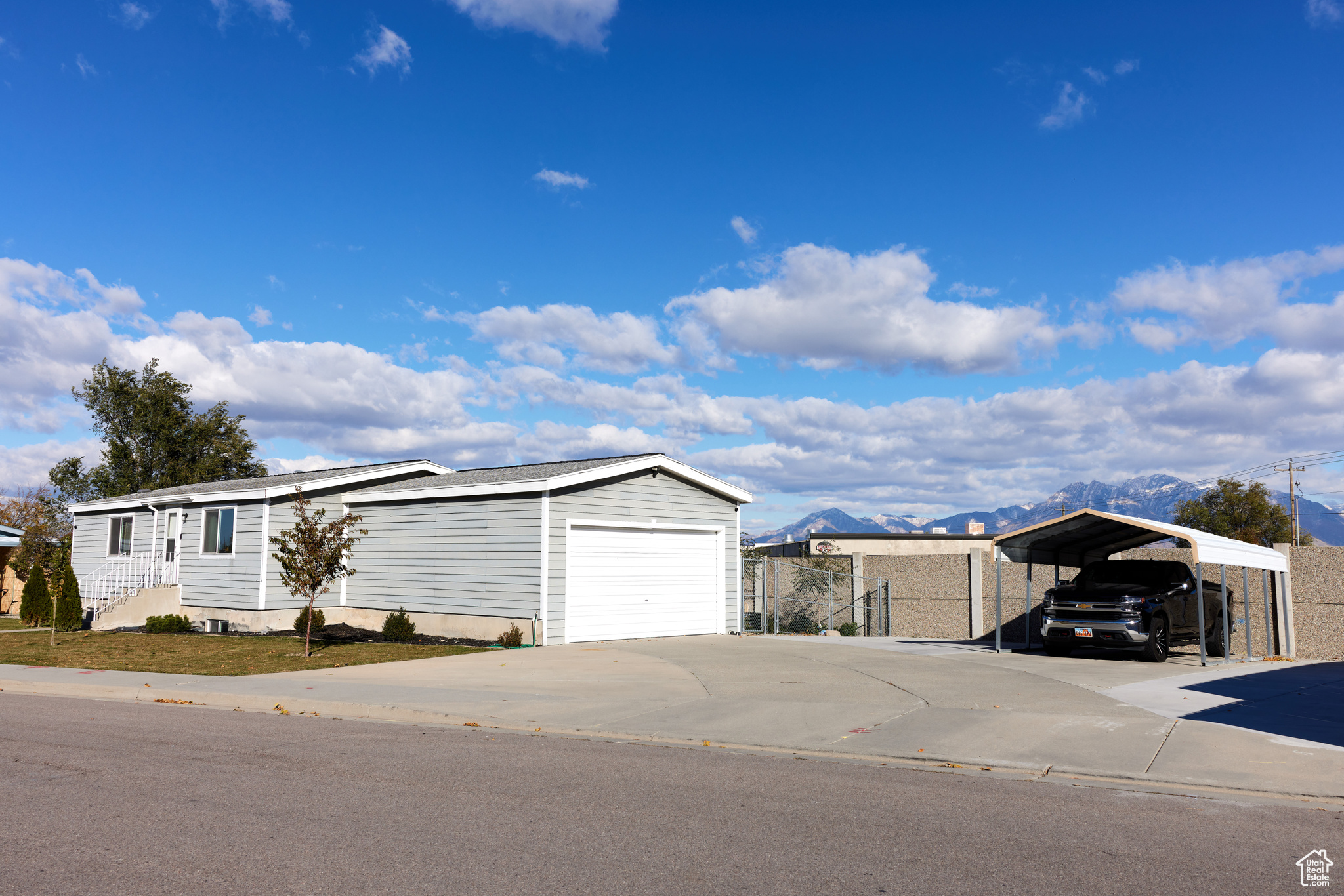 8621 S Meadowlark Ln, West Jordan, Utah image 2