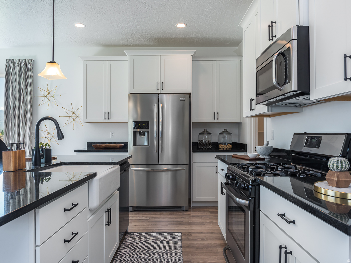 MOUNTAINSIDE ESTATES - Residential