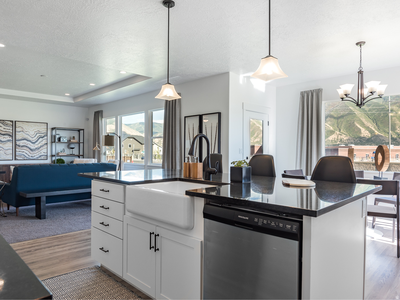 MOUNTAINSIDE ESTATES - Residential