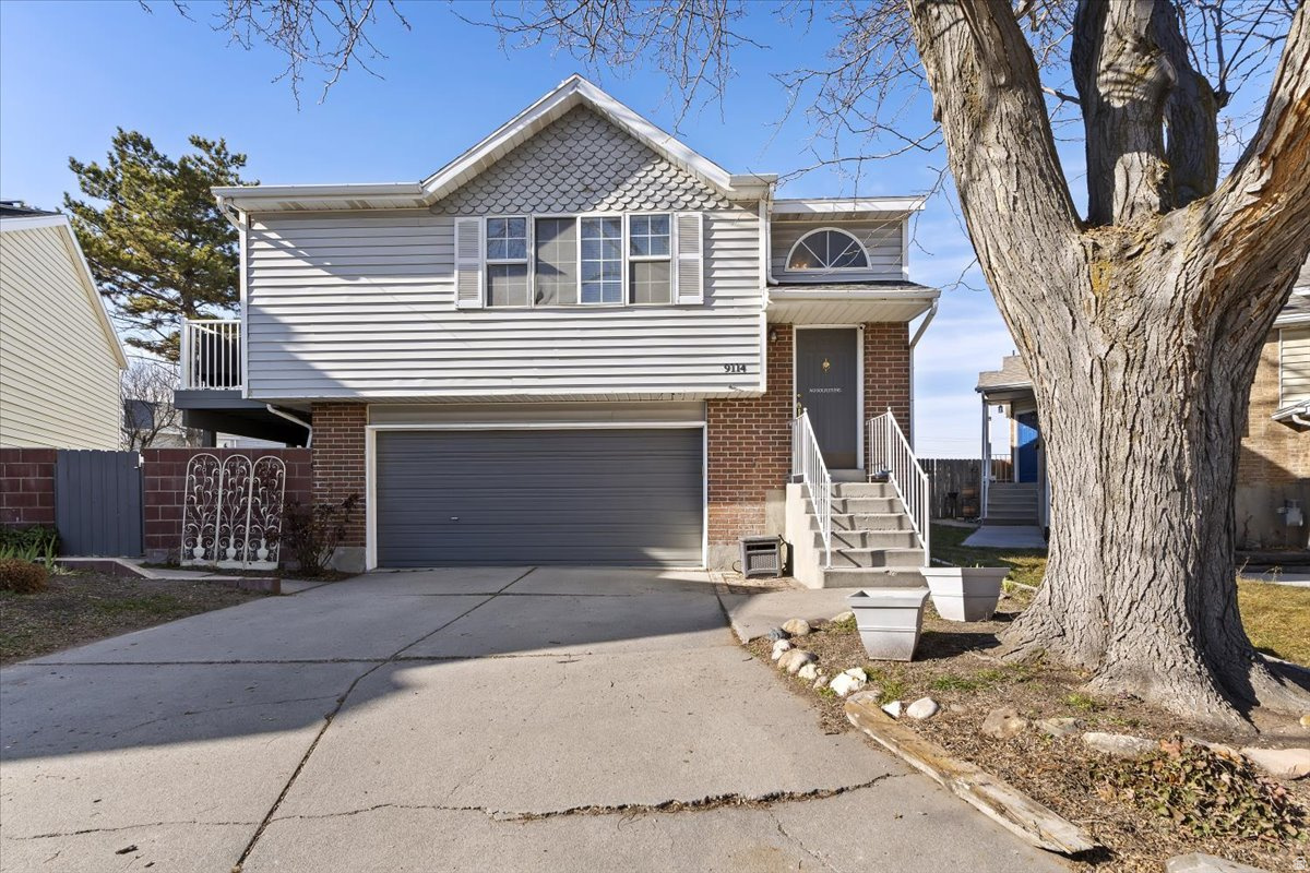 RIVER RIDGE - Residential