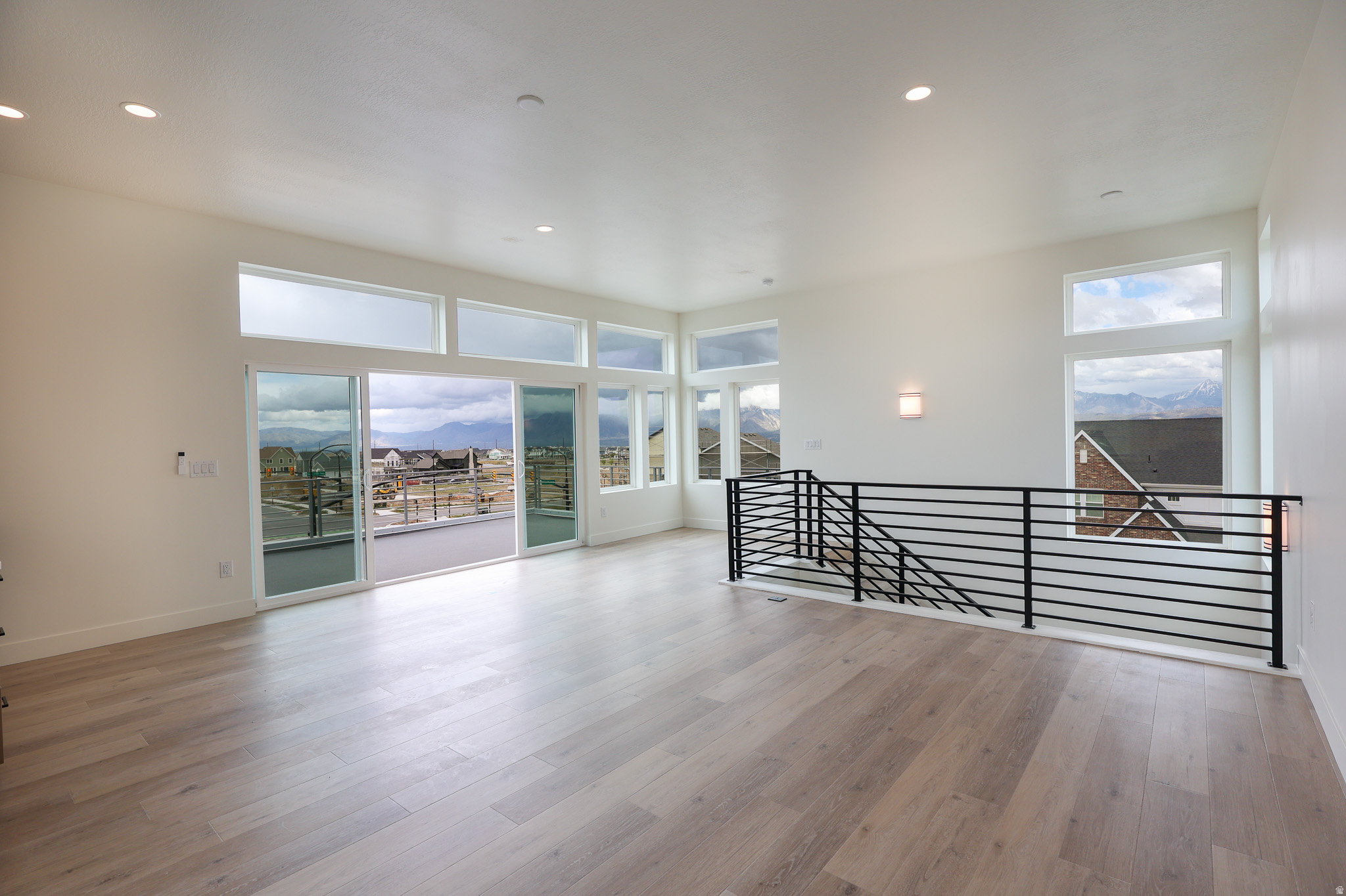 DAYBREAK - Residential