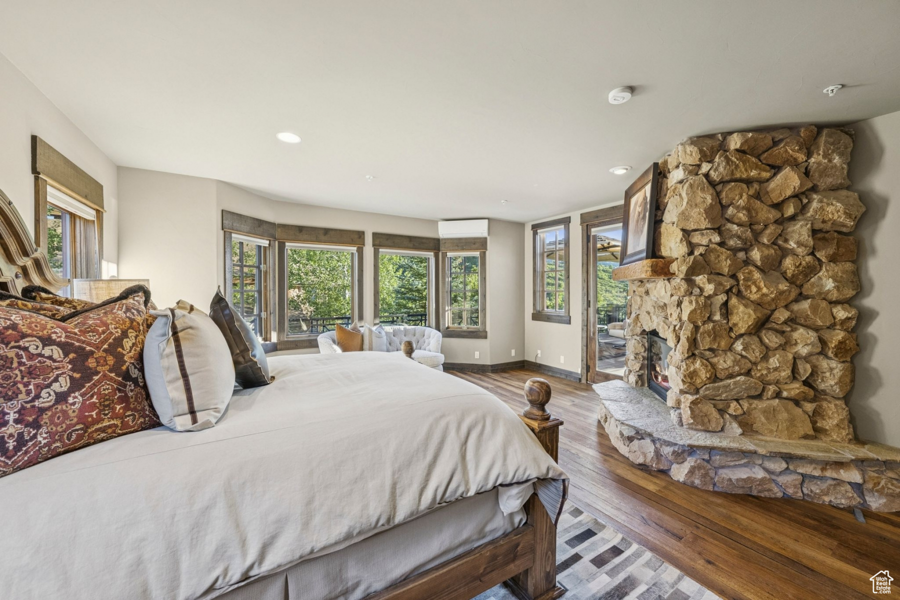 HIDDEN OAKS - Residential Lease