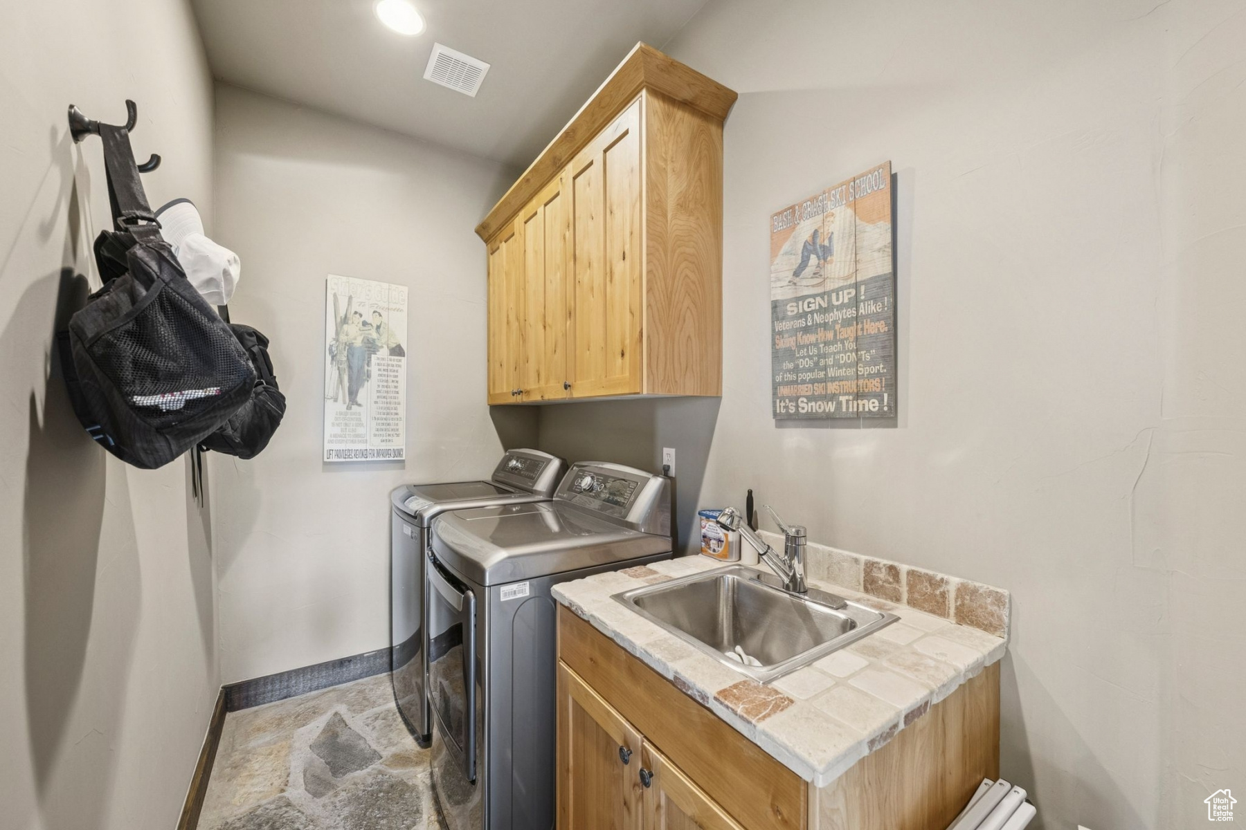 HIDDEN OAKS - Residential Lease