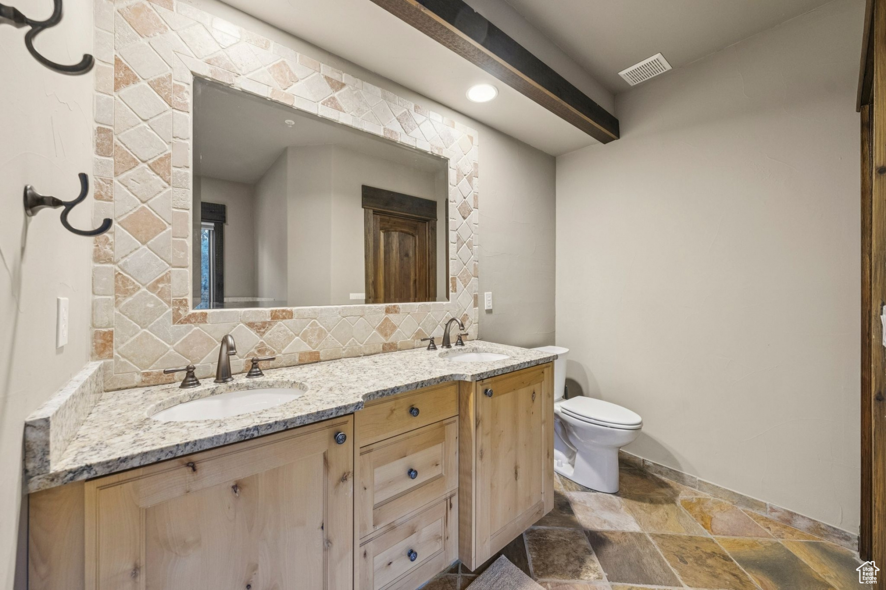 HIDDEN OAKS - Residential Lease