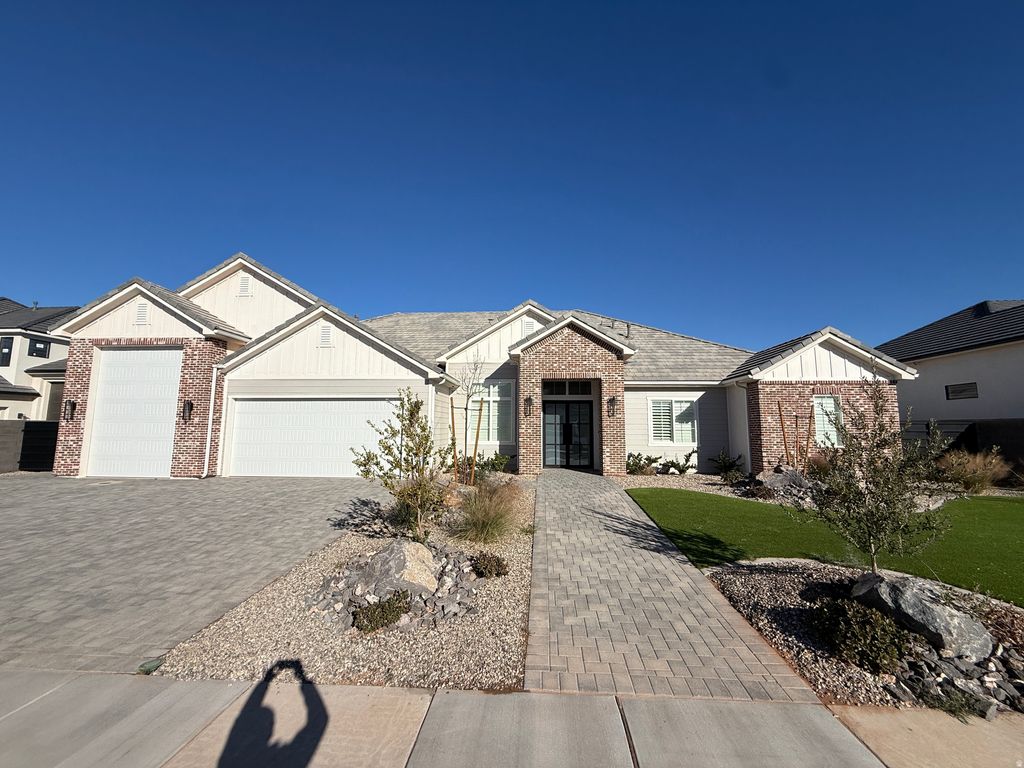 Photo of 5268 W 2040 S, Hurricane, UT 84737 (MLS # 2131124)