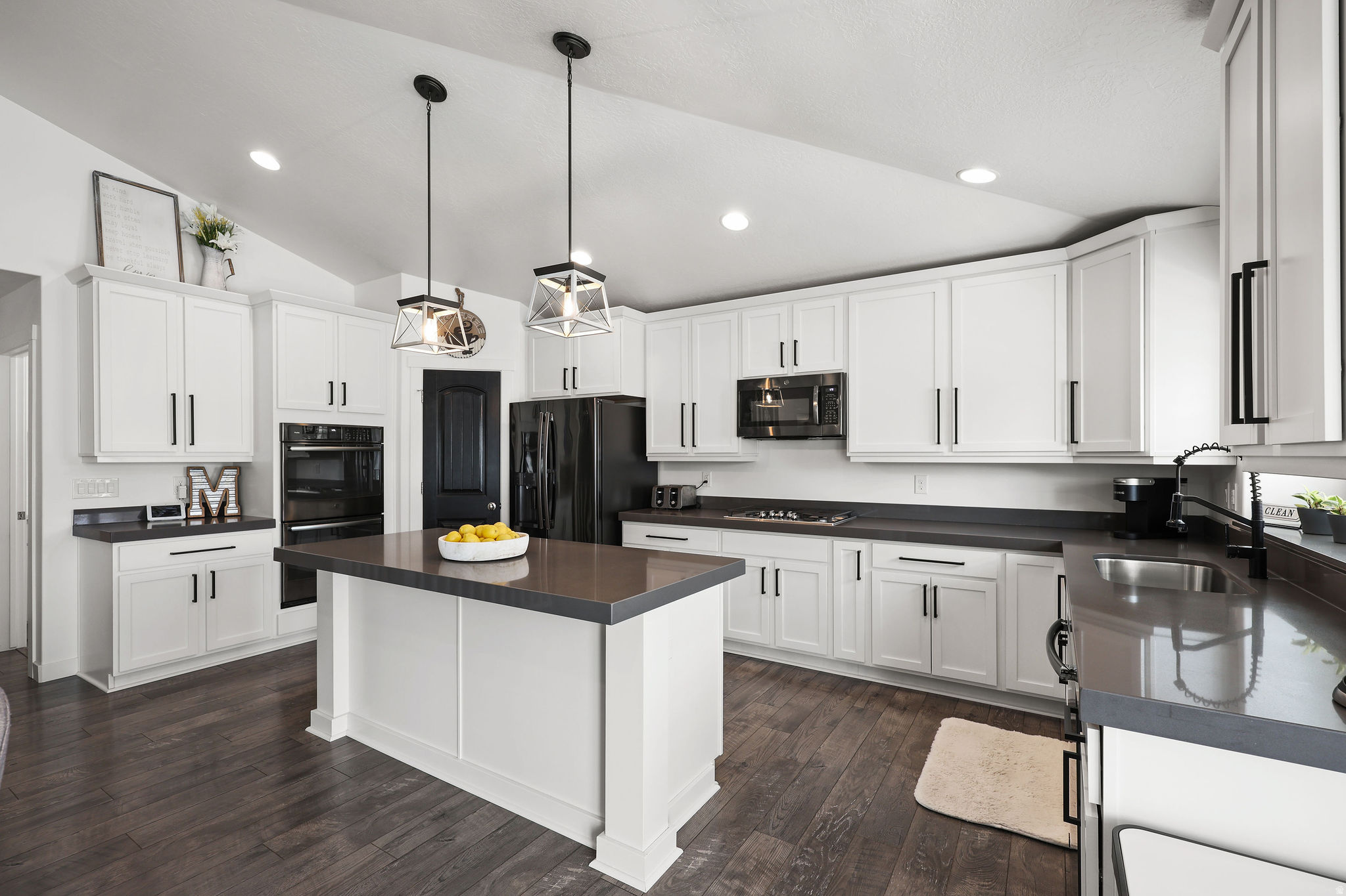 HYDE POINT - Residential