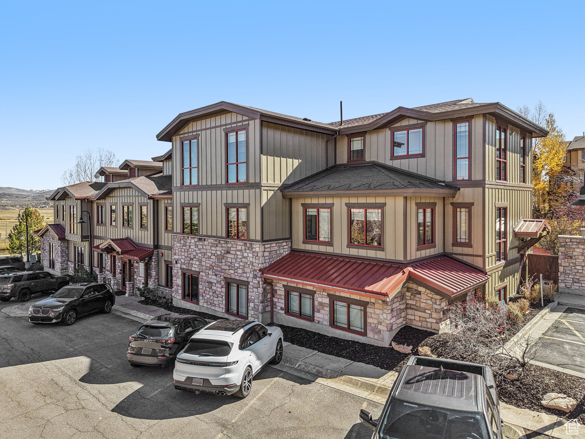 BEAR HOLLOW VILLAGE - Commercial Lease