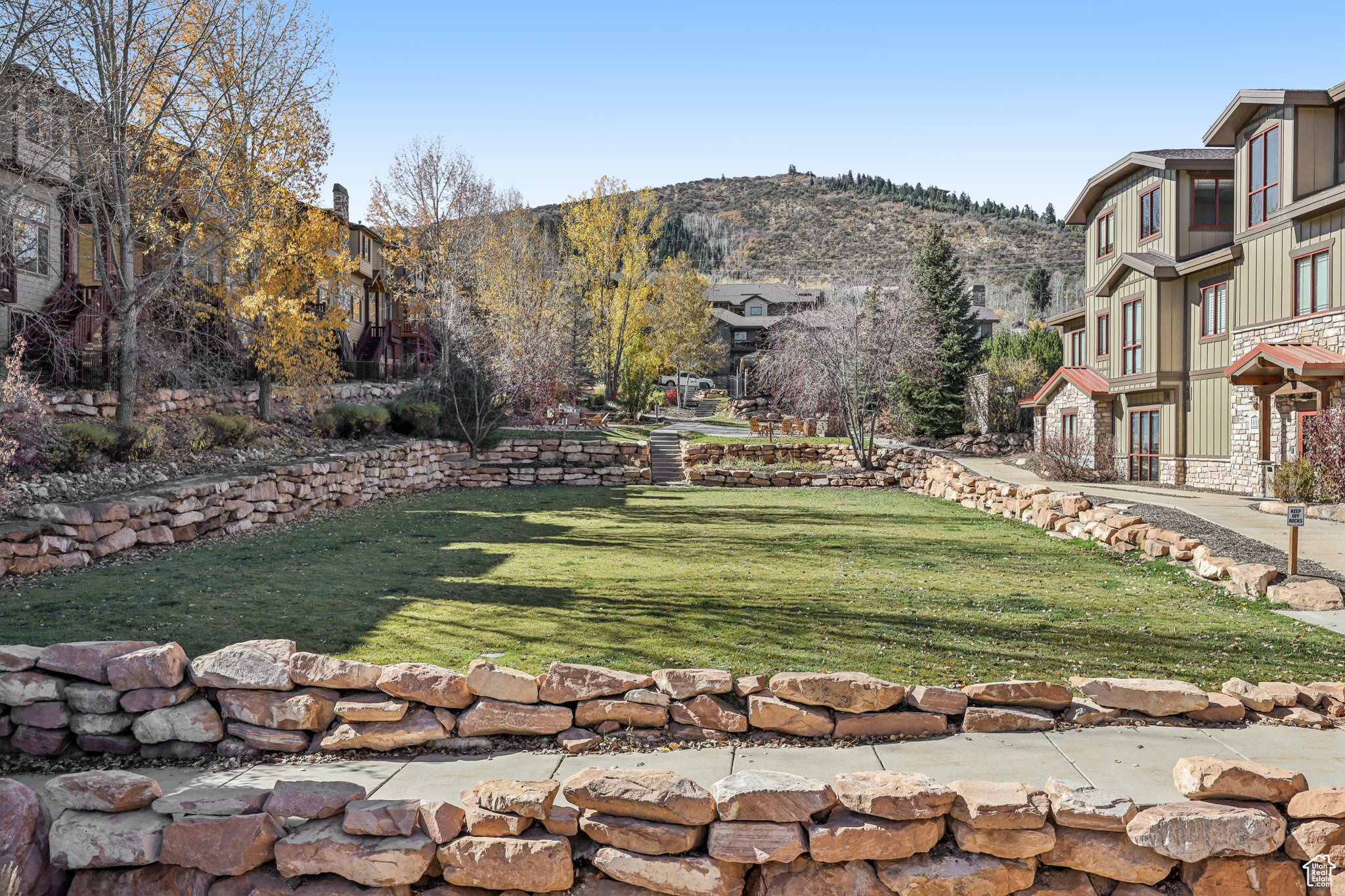 BEAR HOLLOW VILLAGE - Commercial Lease