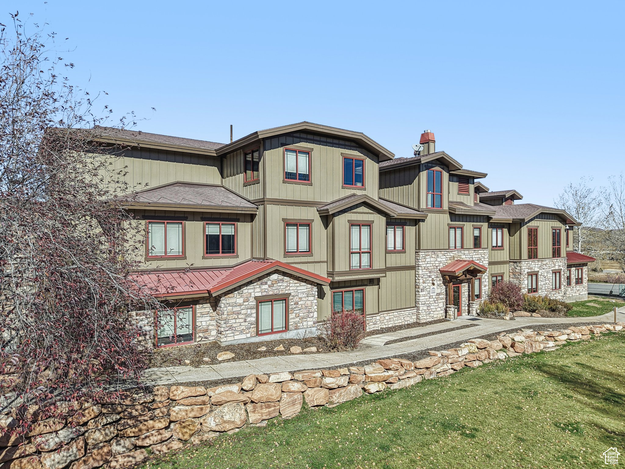 BEAR HOLLOW VILLAGE - Commercial Lease