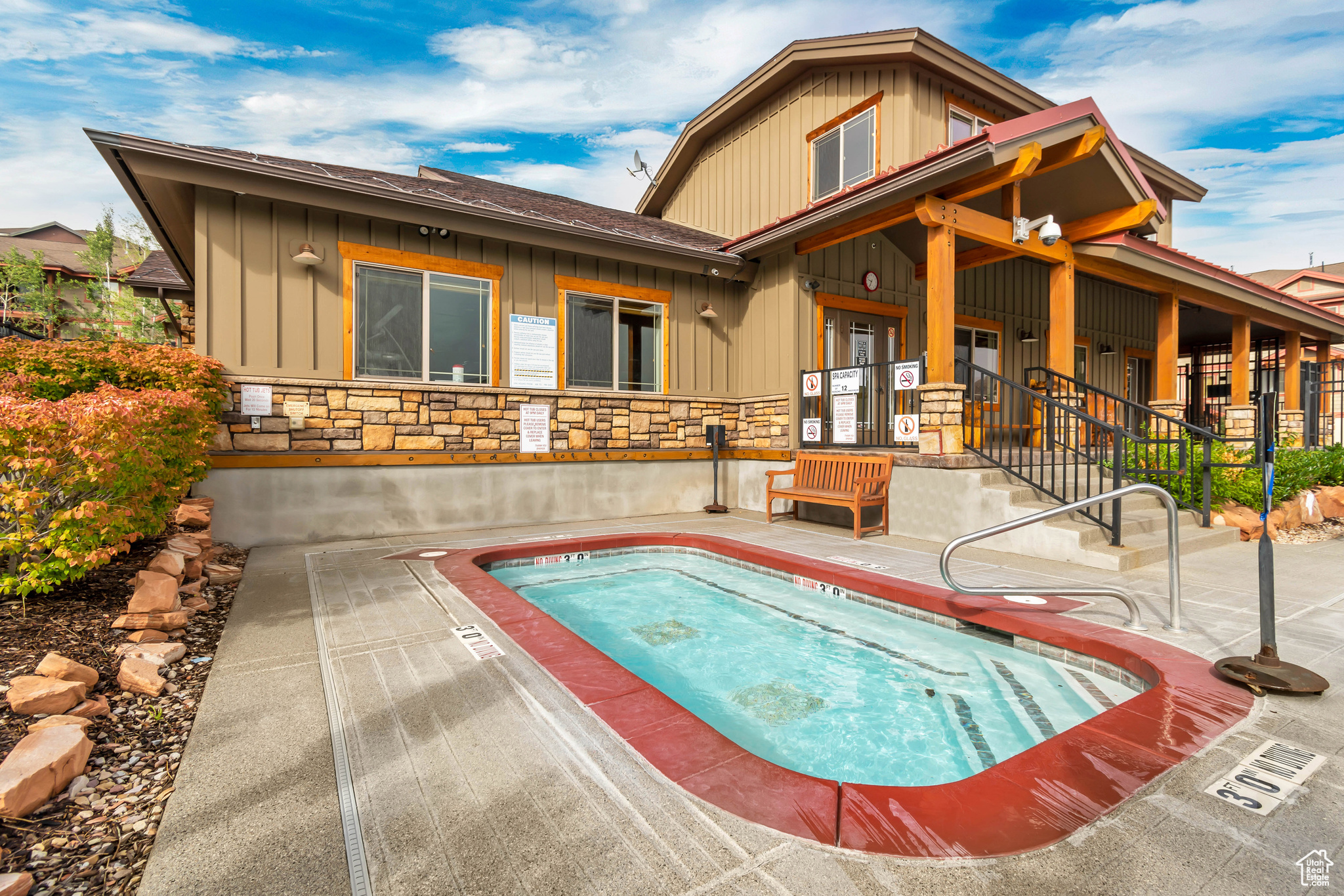 BEAR HOLLOW VILLAGE - Commercial Lease