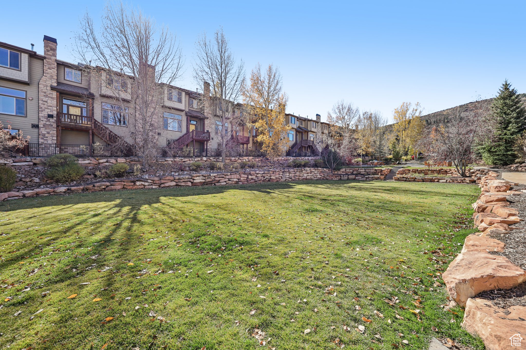 BEAR HOLLOW VILLAGE - Commercial Lease