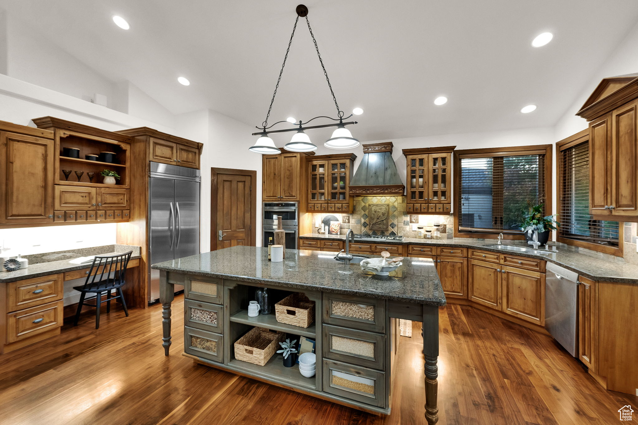 PARKWAY PALISADES - Residential