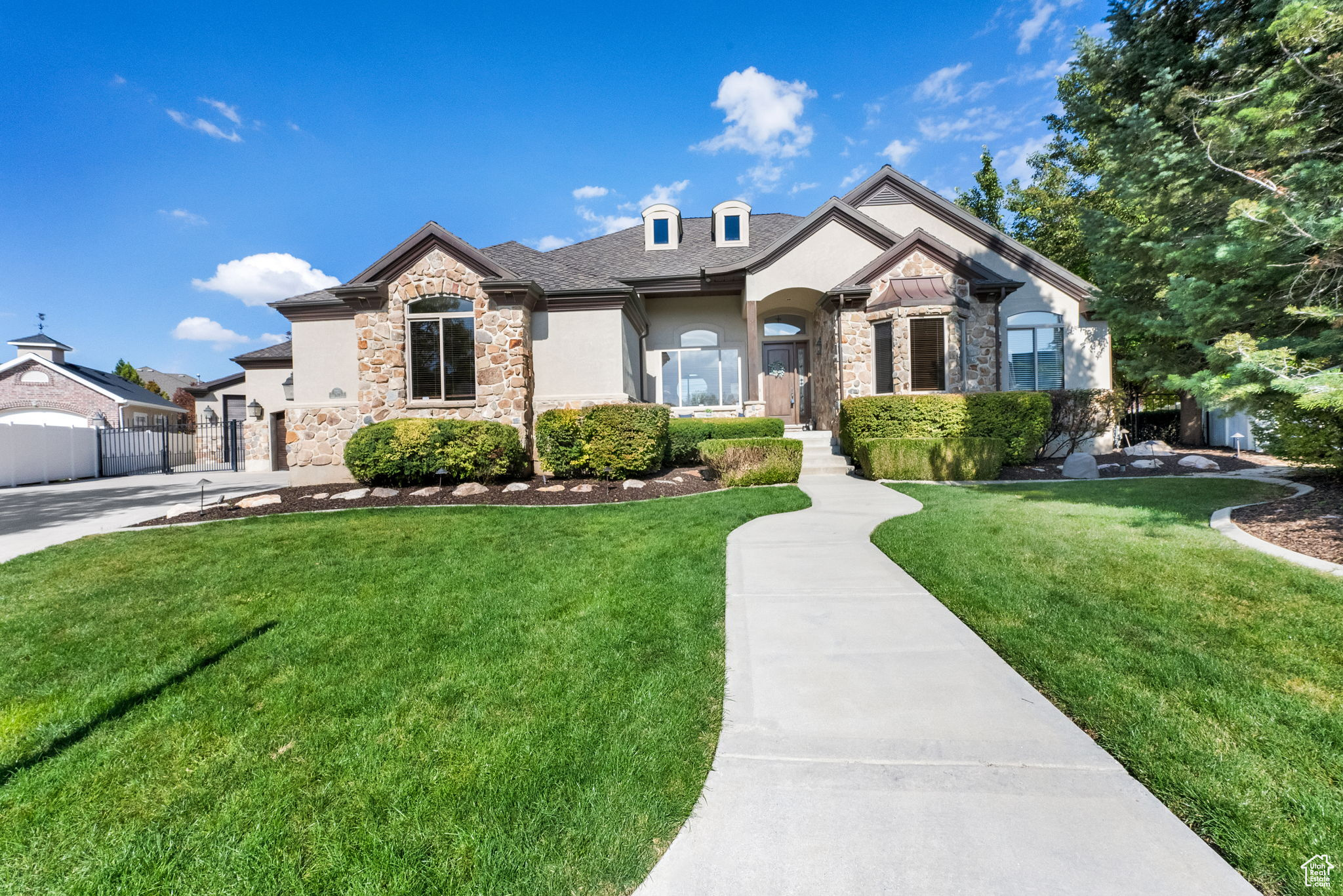 PARKWAY PALISADES - Residential