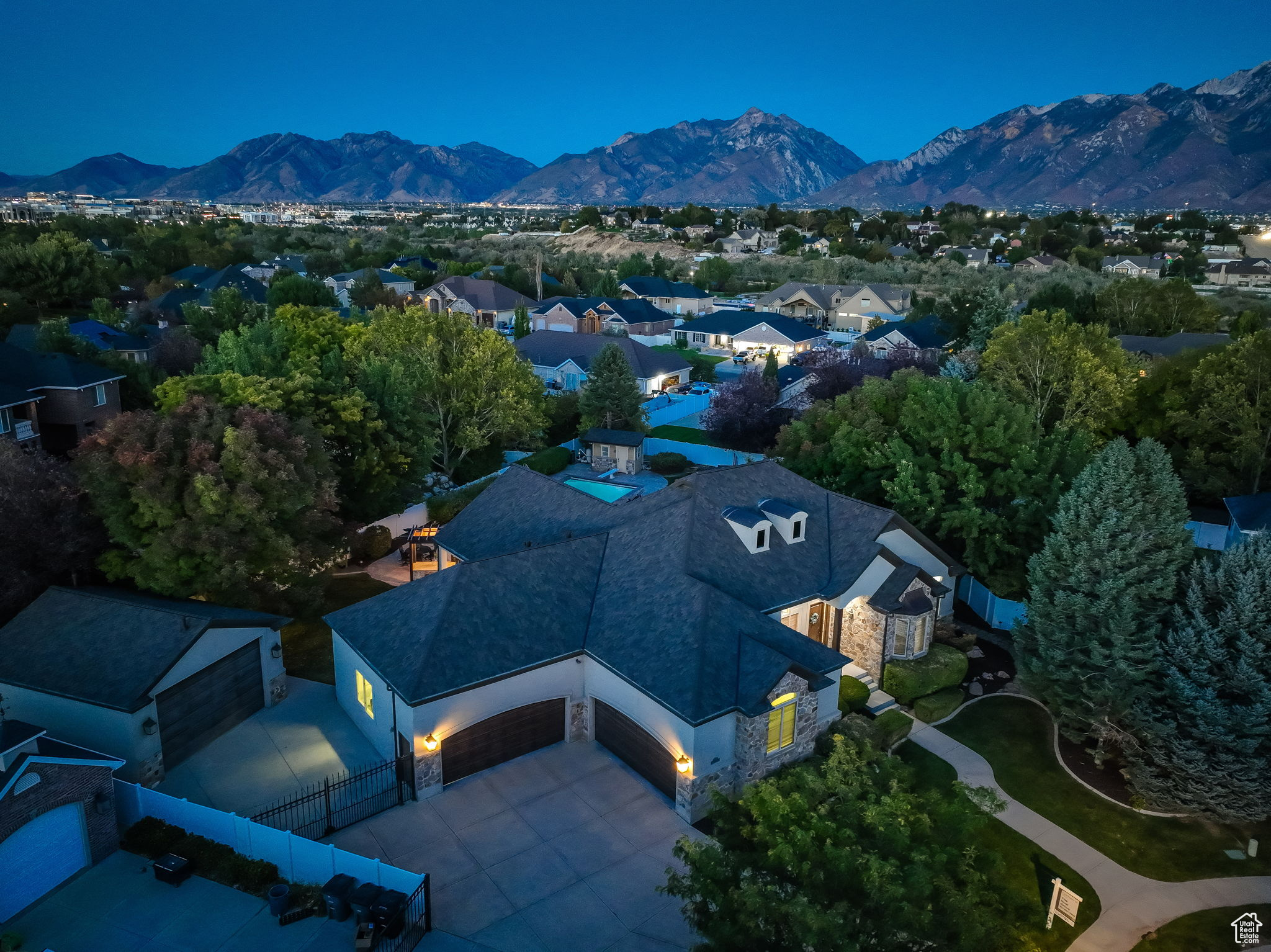 PARKWAY PALISADES - Residential