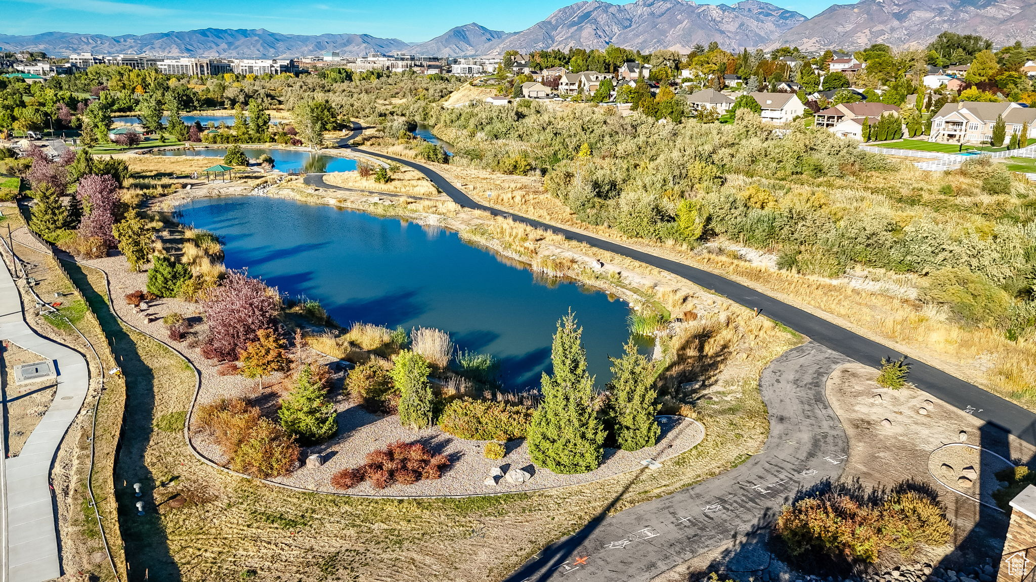 PARKWAY PALISADES - Residential