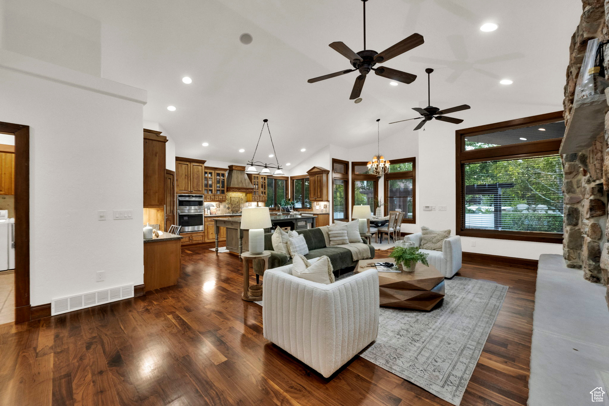 PARKWAY PALISADES - Residential