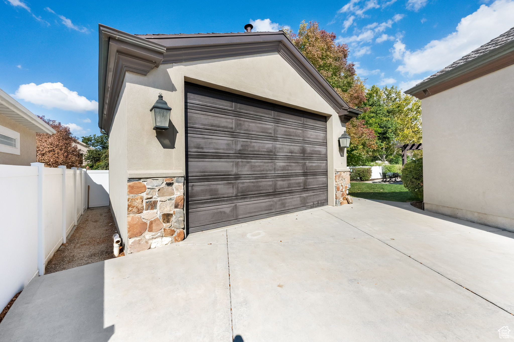PARKWAY PALISADES - Residential