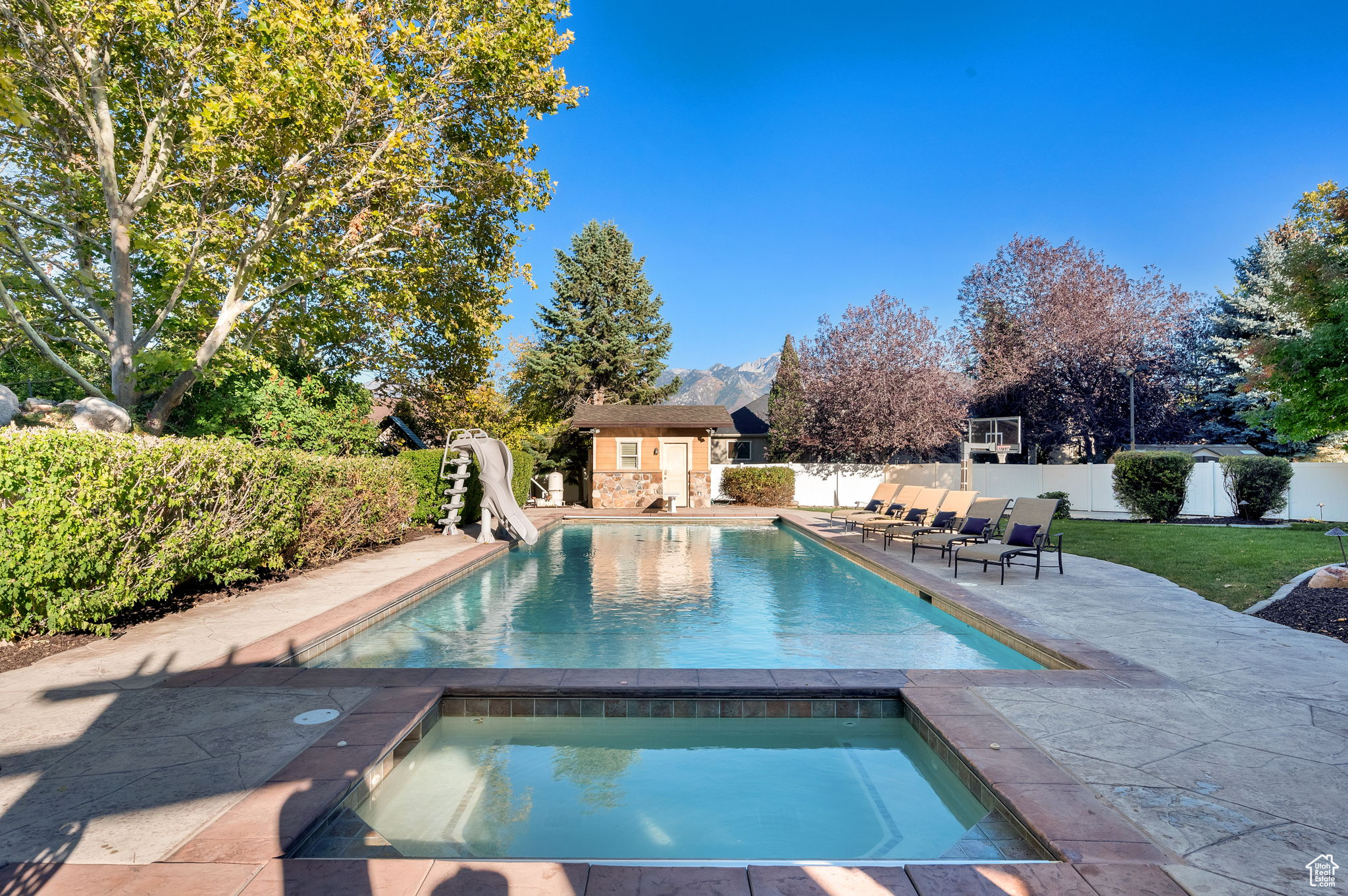 PARKWAY PALISADES - Residential