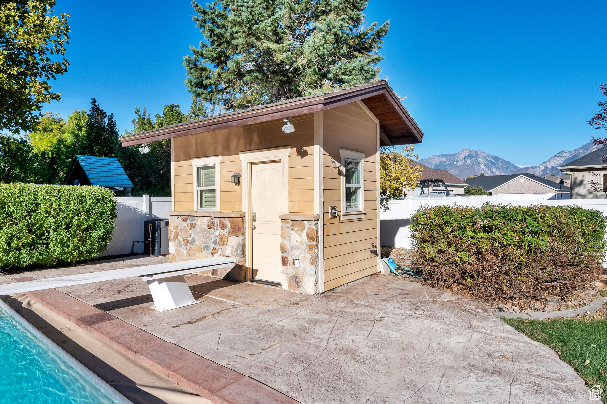 PARKWAY PALISADES - Residential