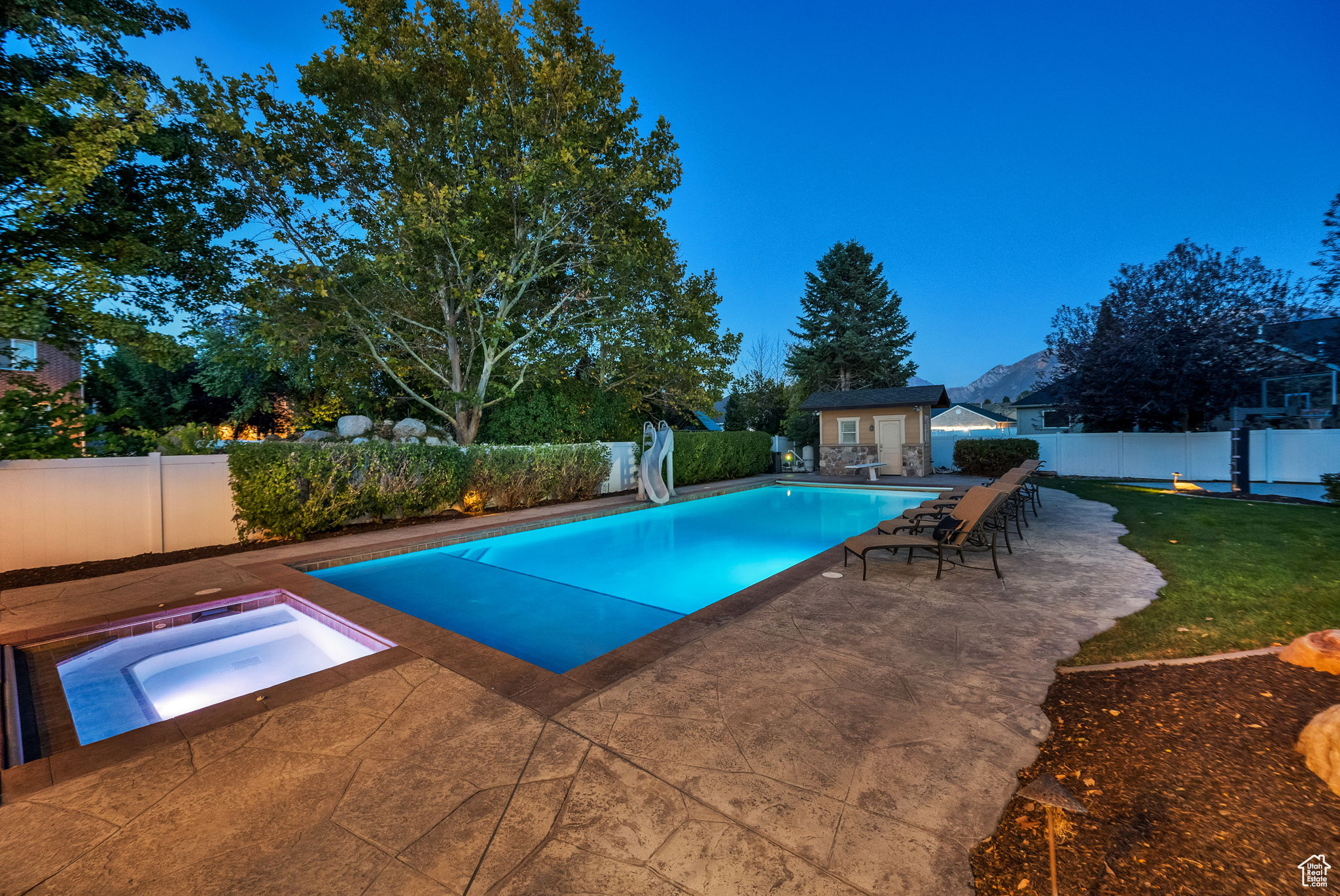 PARKWAY PALISADES - Residential