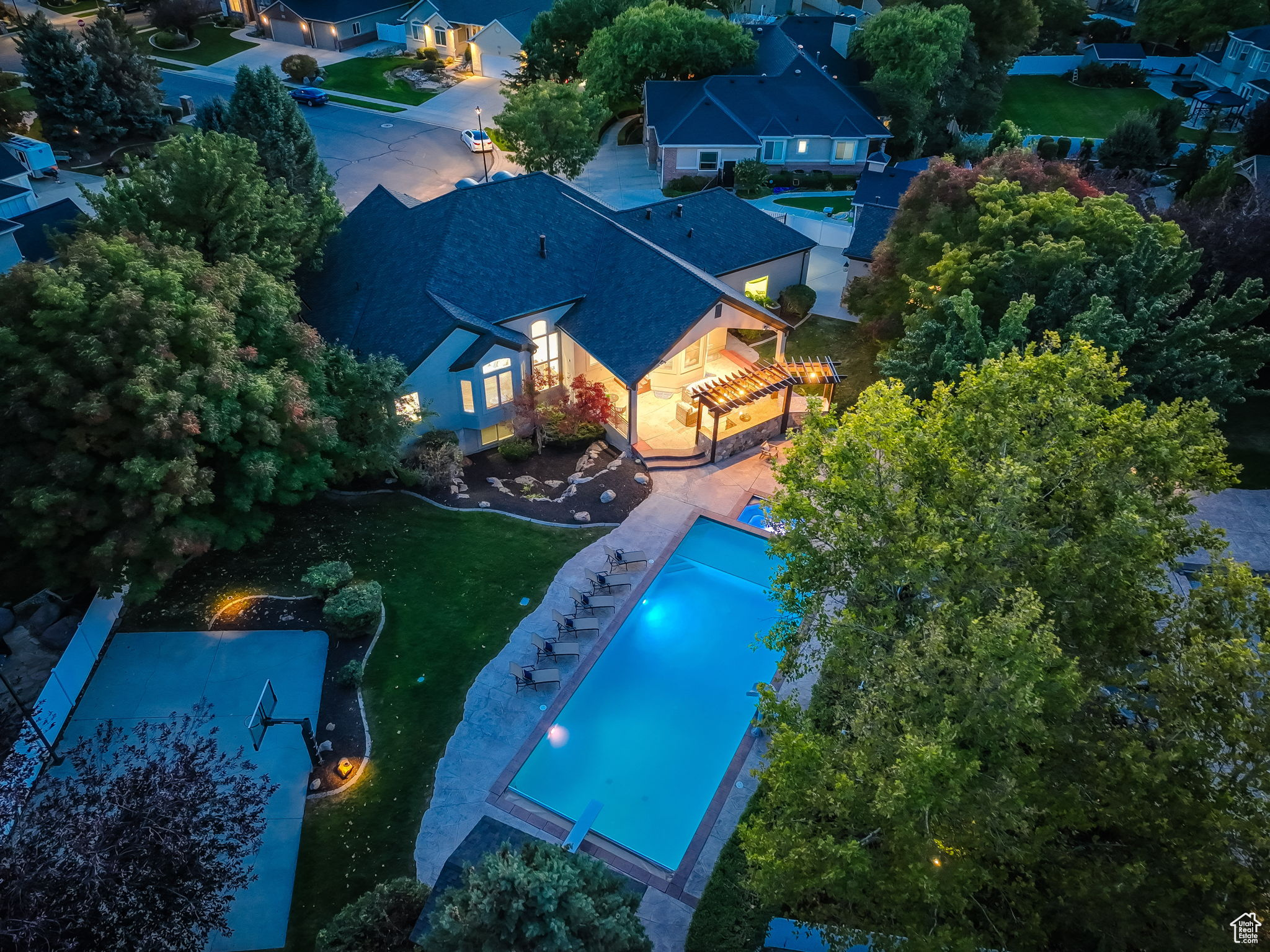 PARKWAY PALISADES - Residential
