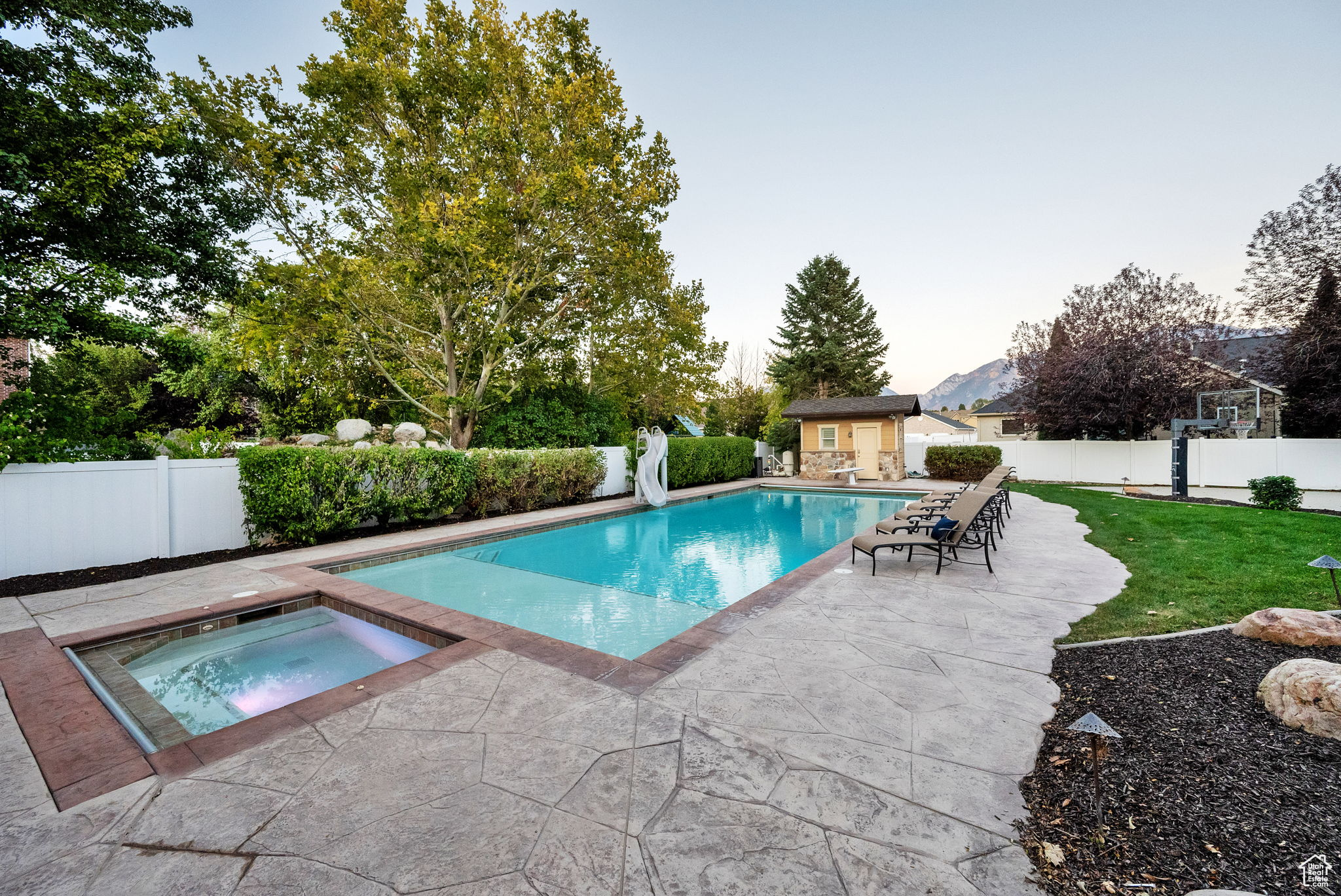 PARKWAY PALISADES - Residential