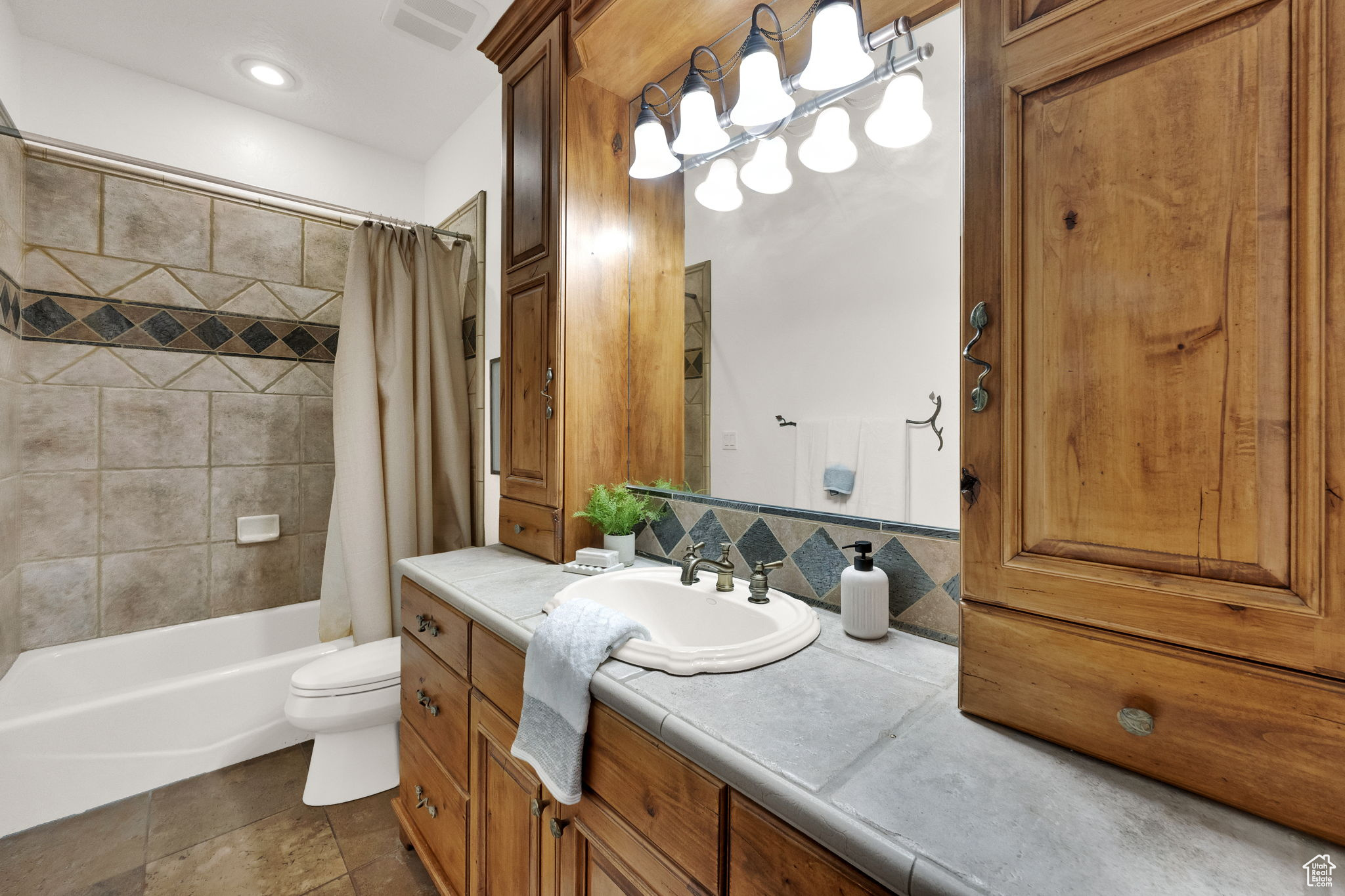 PARKWAY PALISADES - Residential