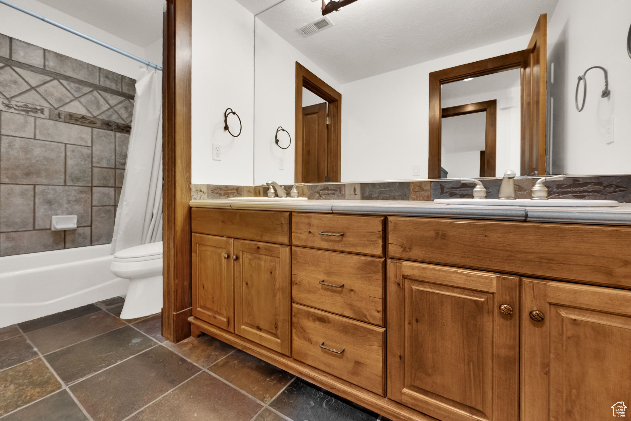 PARKWAY PALISADES - Residential