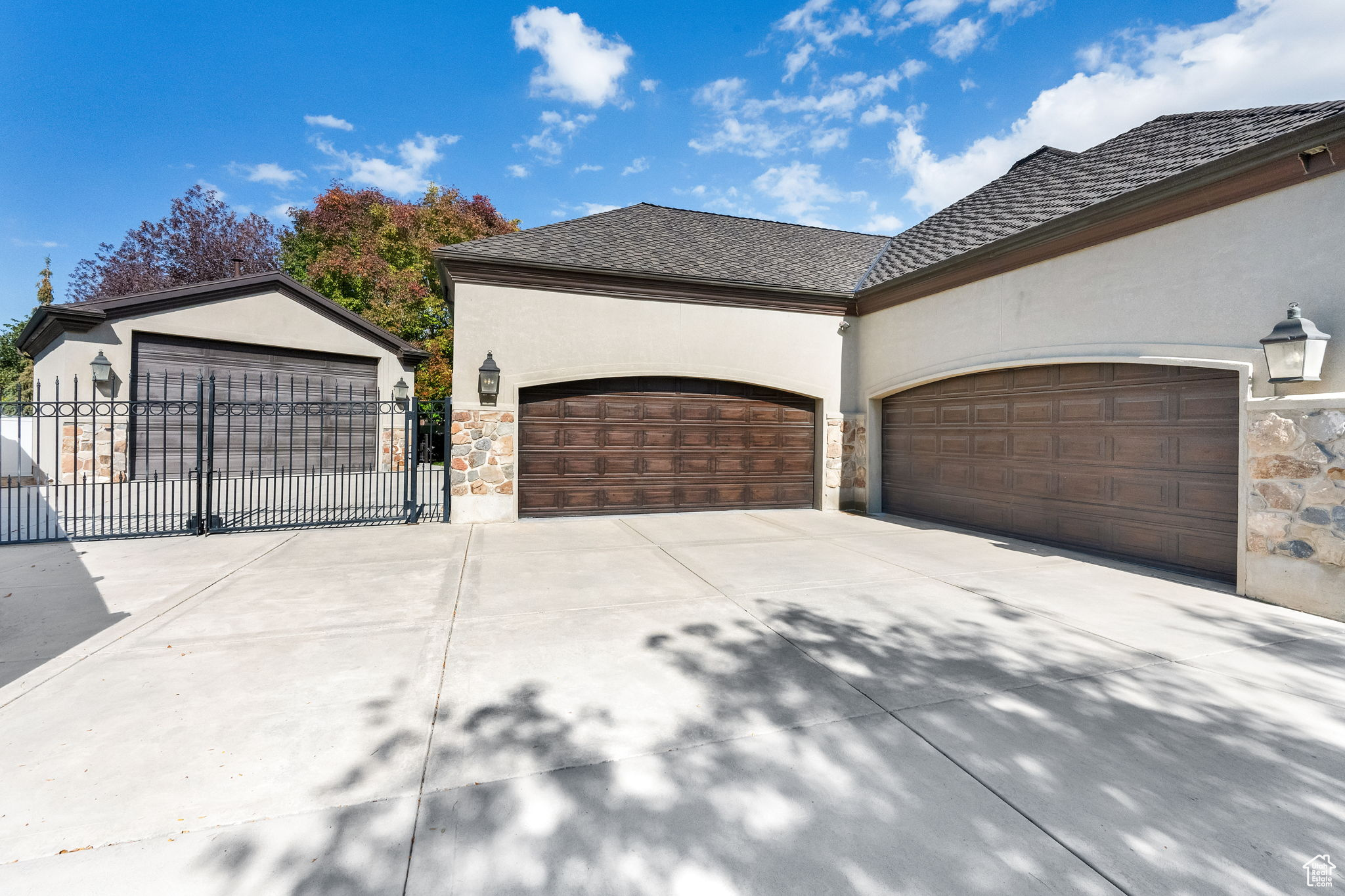 PARKWAY PALISADES - Residential