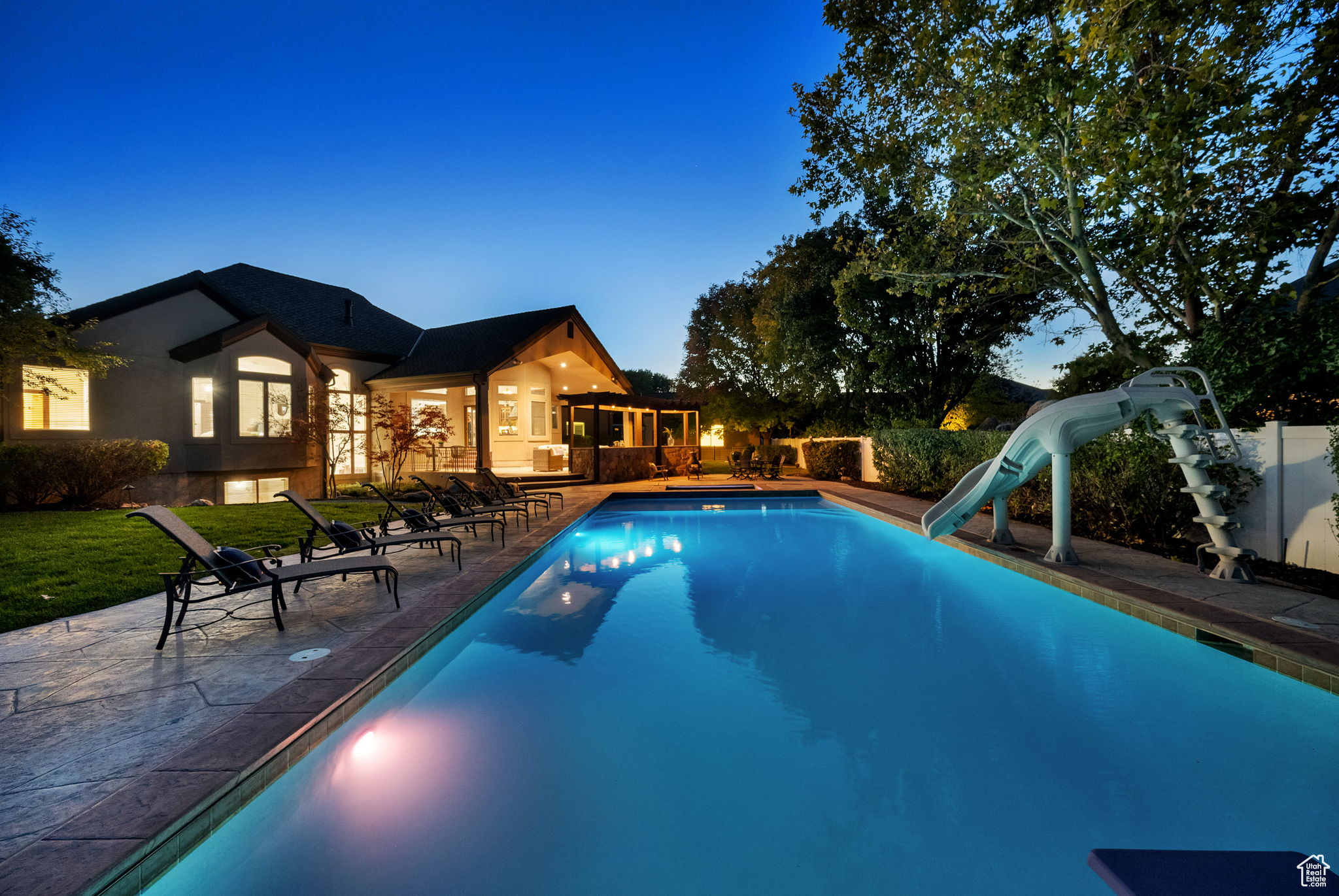 PARKWAY PALISADES - Residential