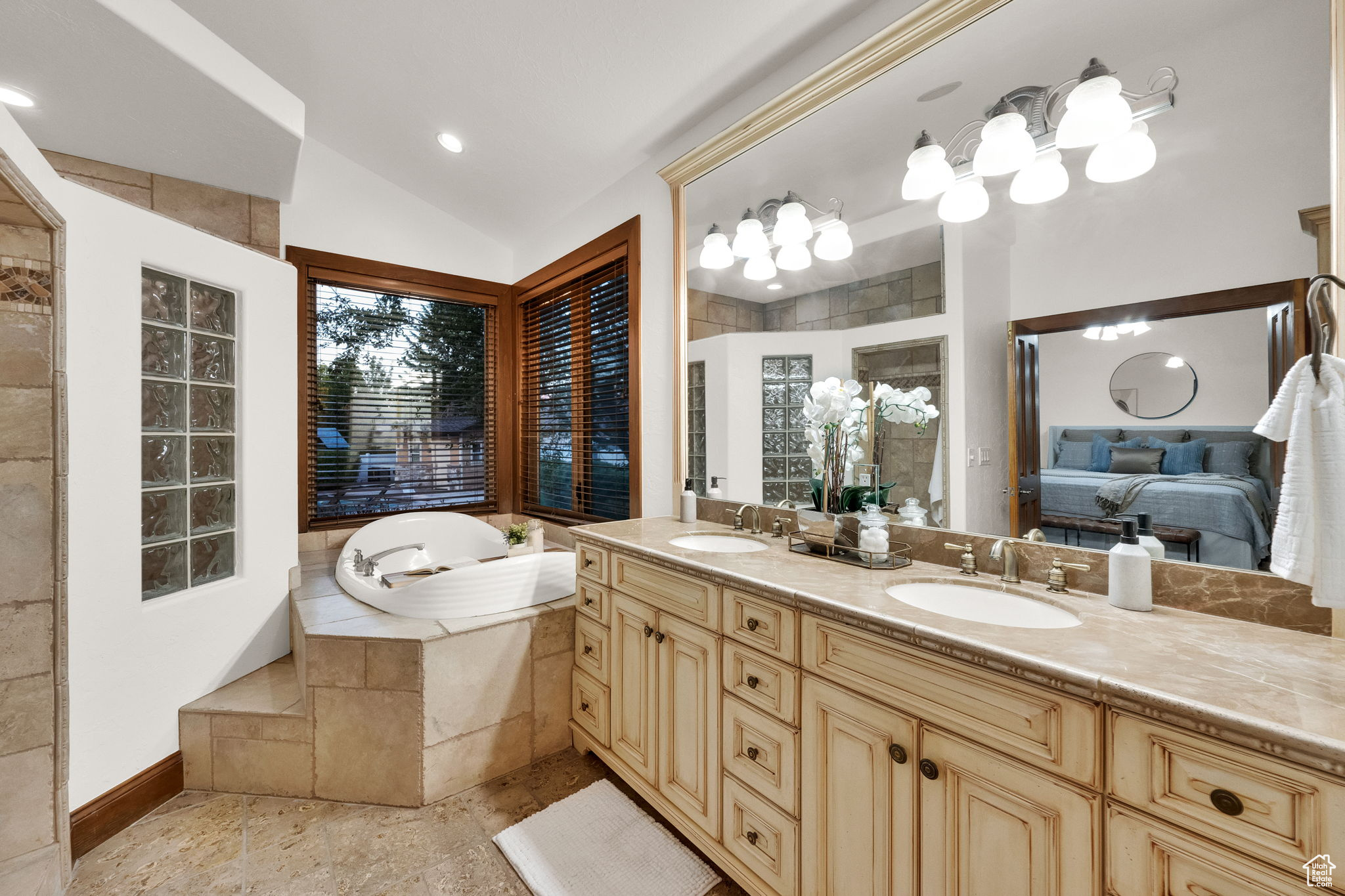 PARKWAY PALISADES - Residential