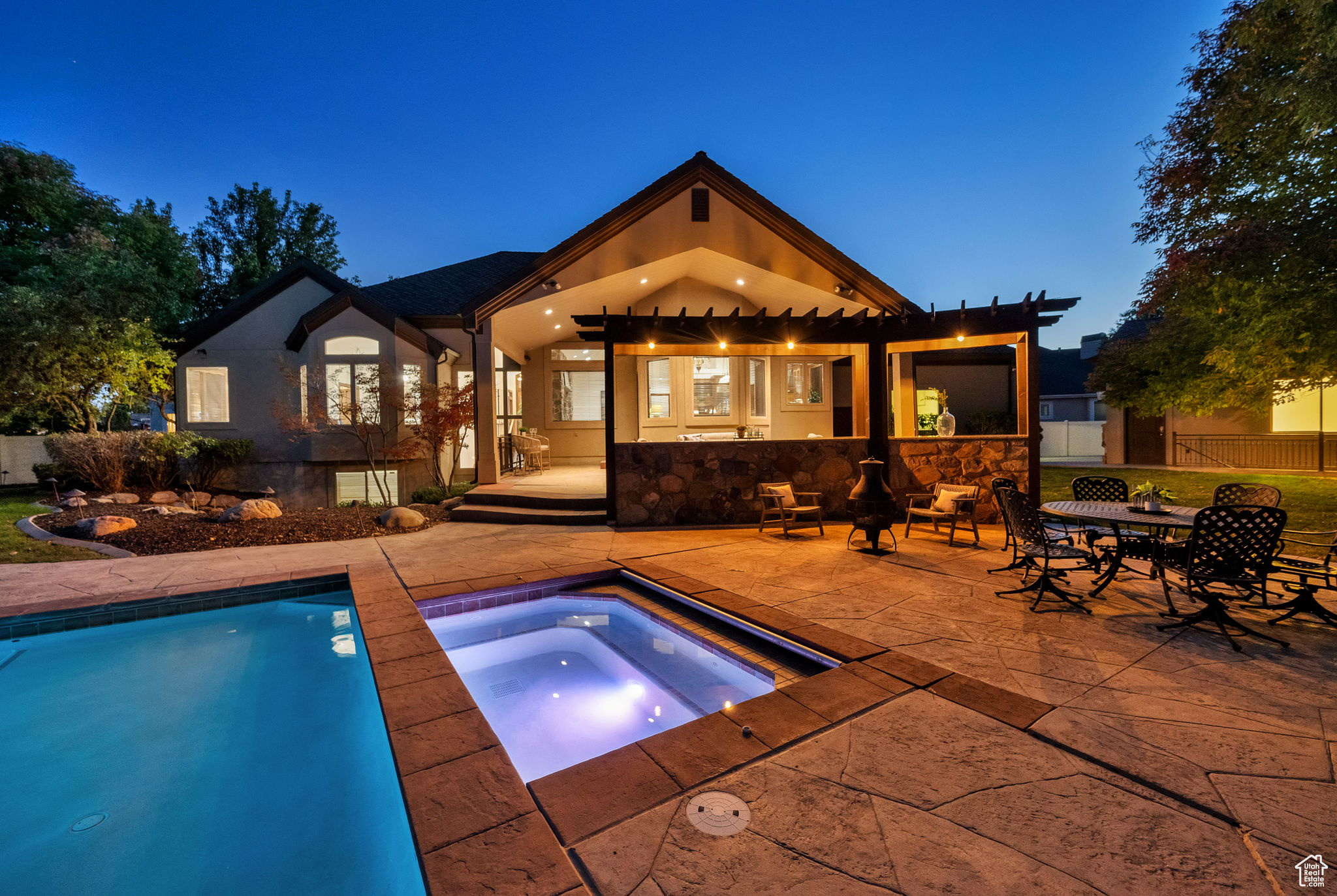 PARKWAY PALISADES - Residential