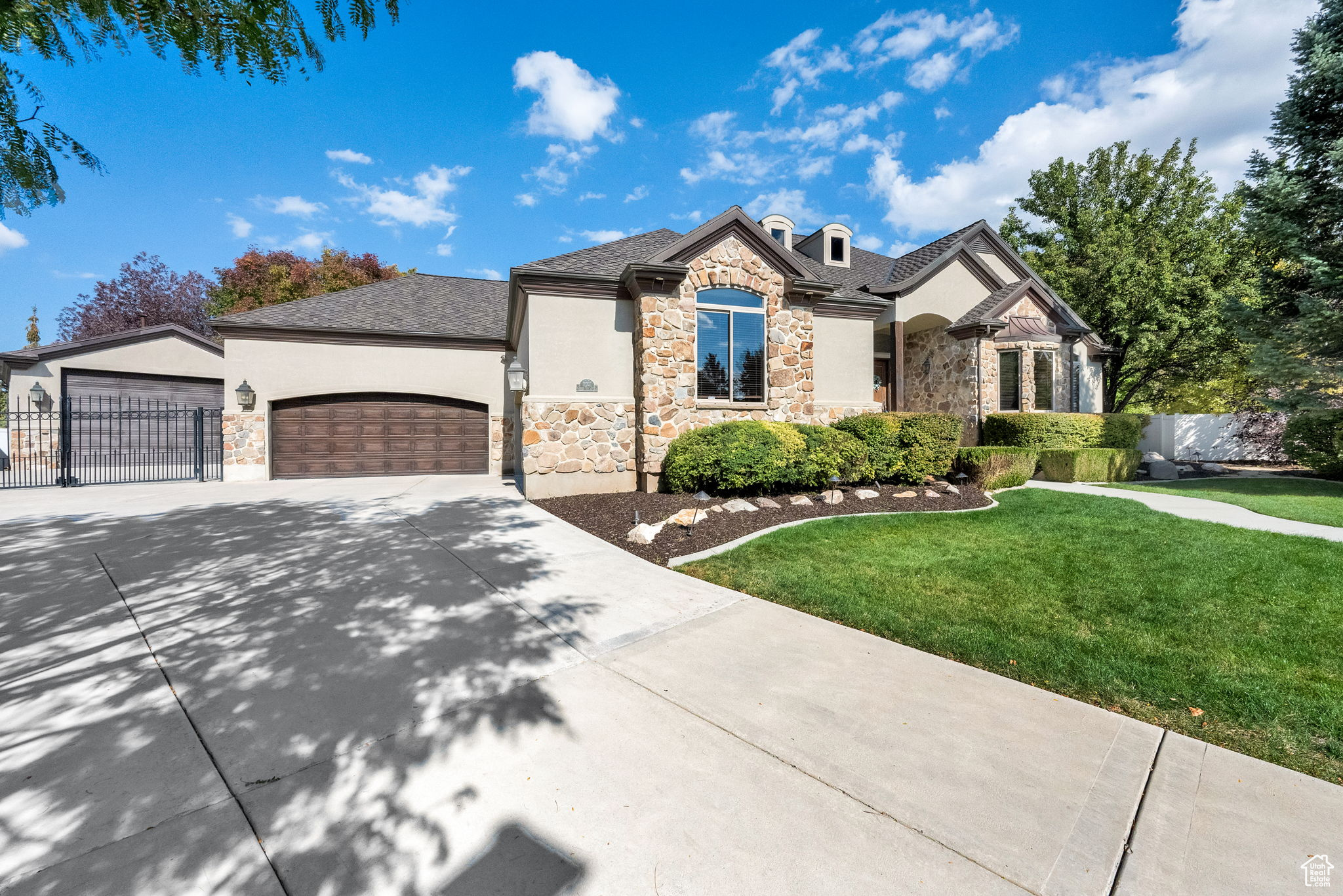 PARKWAY PALISADES - Residential