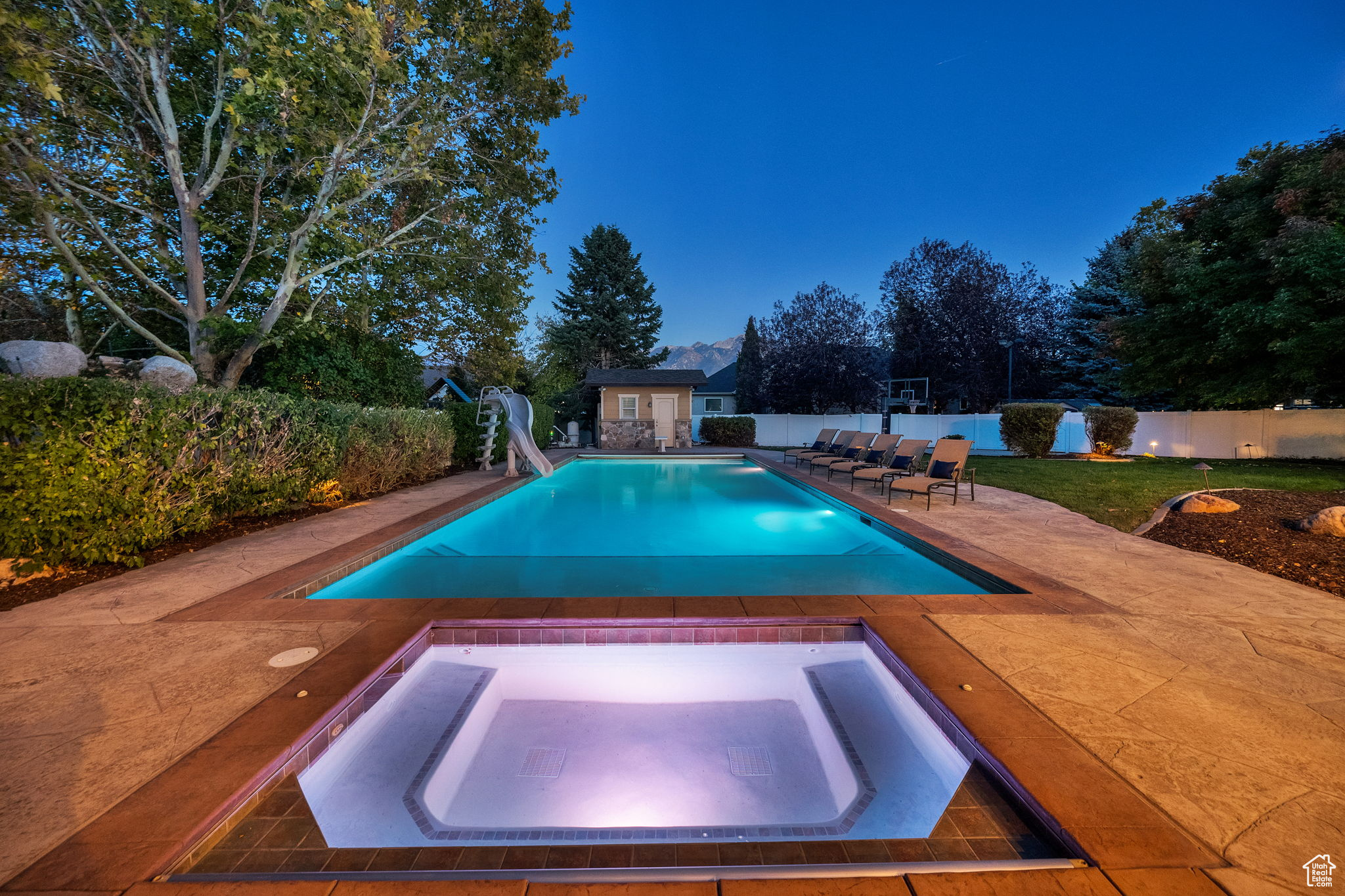 PARKWAY PALISADES - Residential