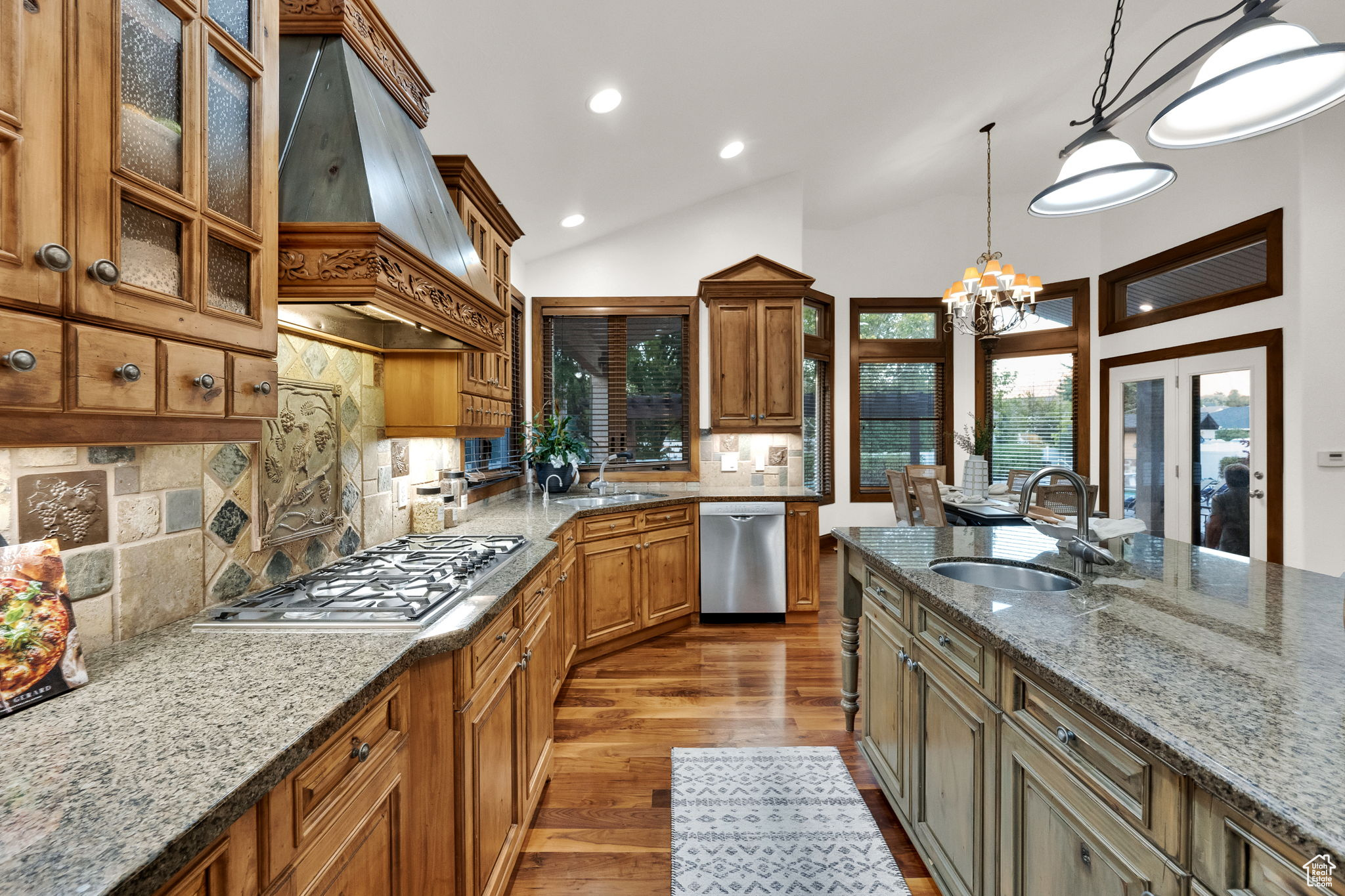 PARKWAY PALISADES - Residential