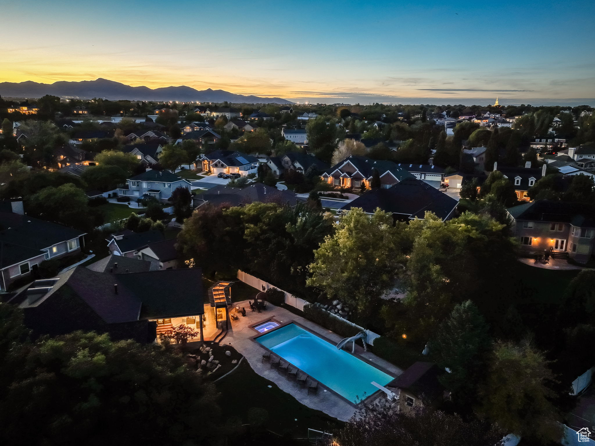 PARKWAY PALISADES - Residential