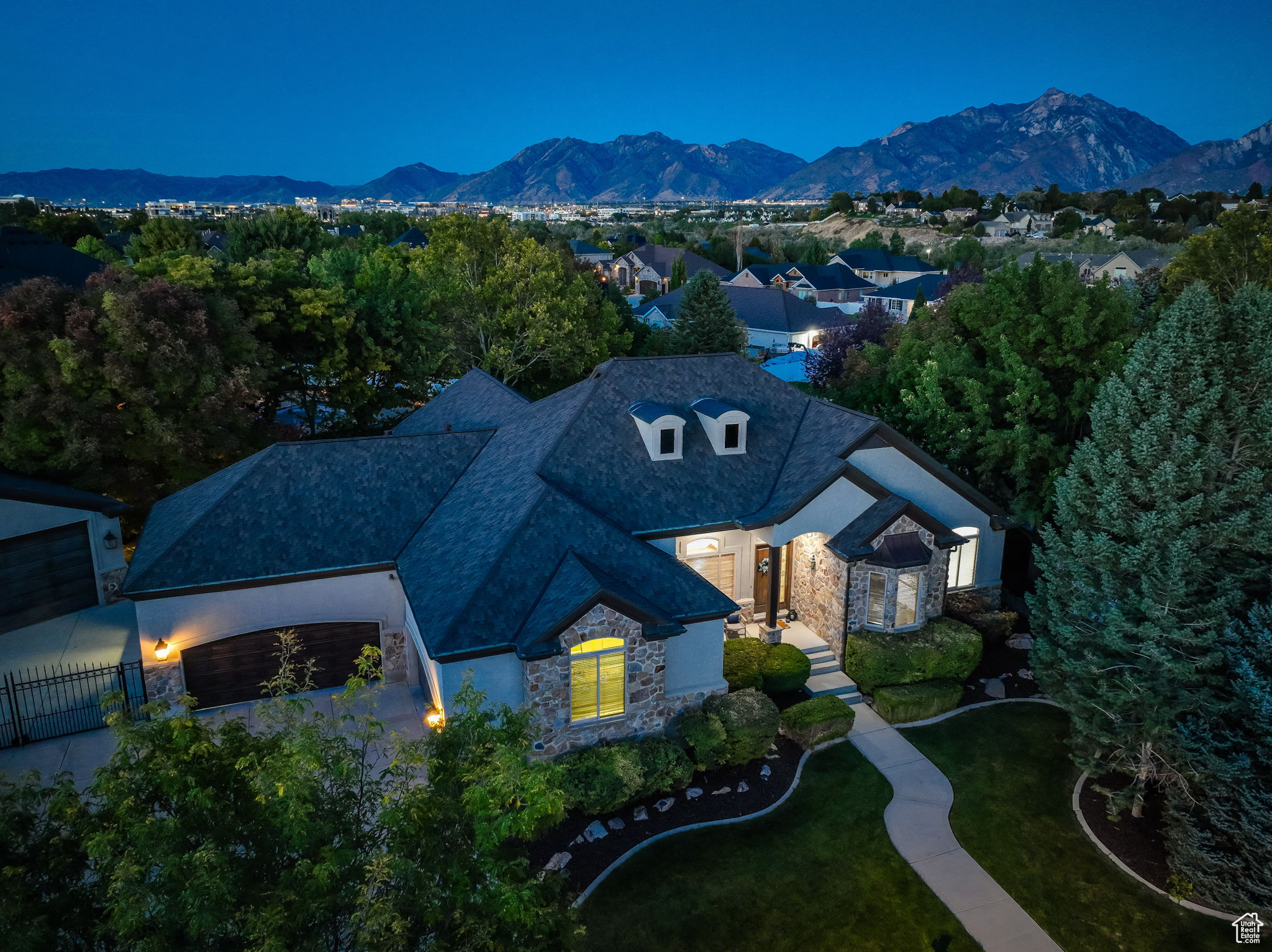 PARKWAY PALISADES - Residential