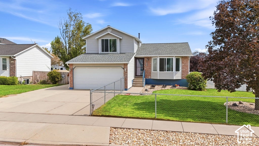 Photo of 6061 S WALNUT VIEW DR, Salt Lake City, UT 84118 (MLS # 2187117)