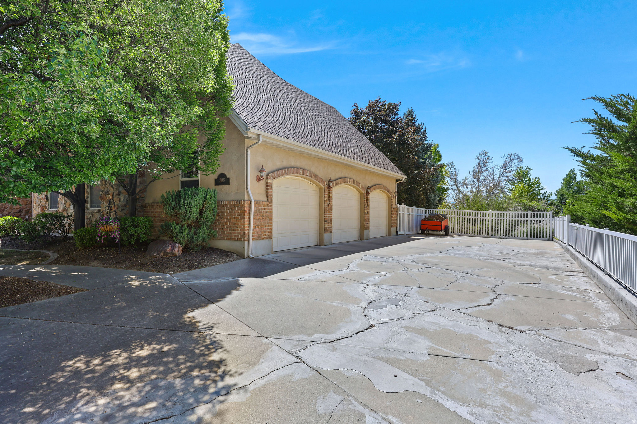 PHEASANT HOLLOW - Residential
